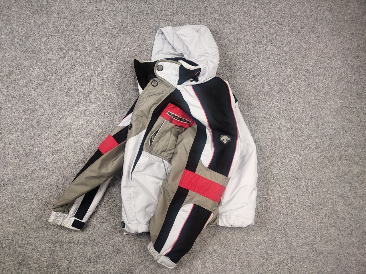 Descente Vintage Descente Airdrive Ski Zipper Hooded Jacket Logo Size US S / EU 44-46 / 1 - 13 Thumbnail