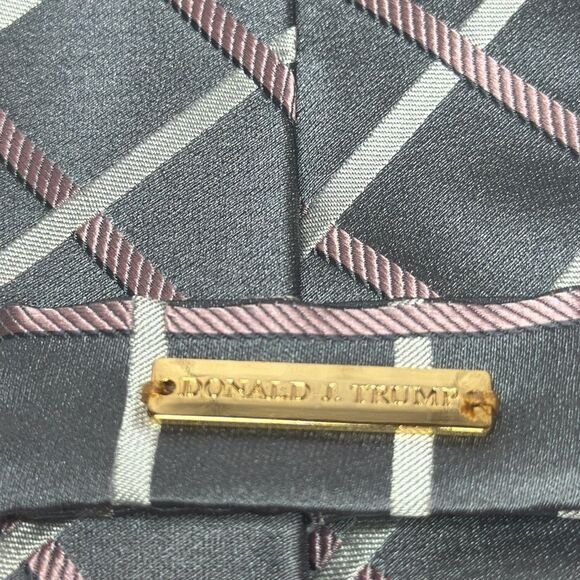 Donald Trump Donald J. Trump Pink Gray 100% Silk tie Signature Collection Size ONE SIZE - 4 Thumbnail