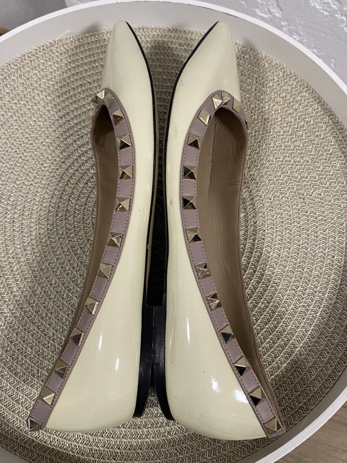 Valentino Valentino Rockstud Beige Patent Ballet Flats Size: 37.5 Size US 7.5 / IT 37.5 - 6 Thumbnail