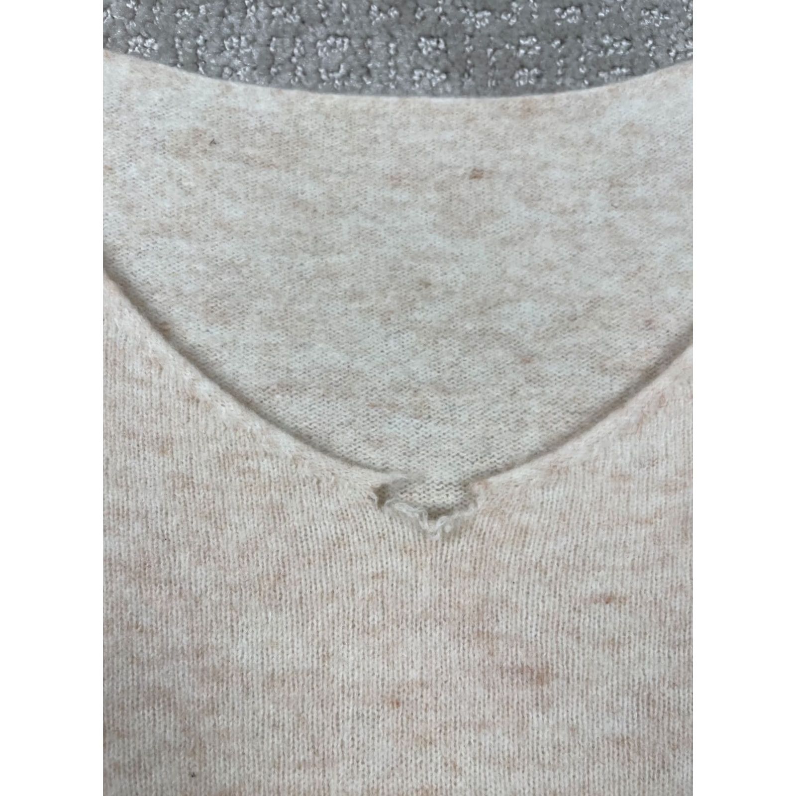 Vintage Womens Sweater Pullover V-Neck Pink Medium Extrafine Merino Wool Long Sleeve Hand Wash Only Casual Winter Spring Size M / US 6-8 / IT 42-44 - 4 Thumbnail