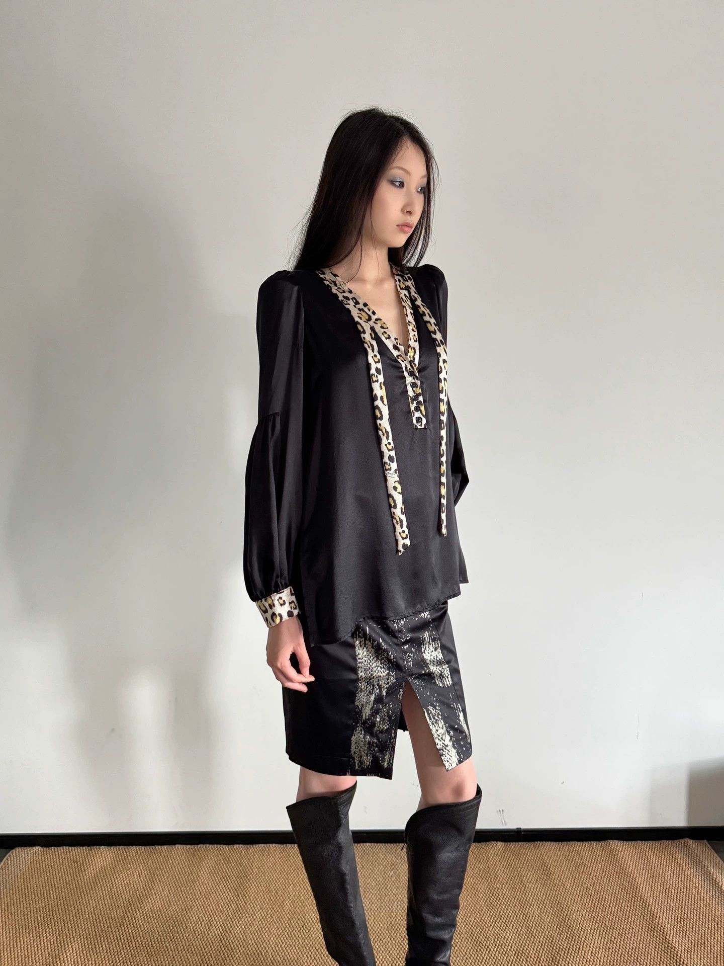 Just Cavalli Just Cavalli Leopard Silk Padded Puff Sleeve Top XS Size XS / US 0-2 / IT 36-38 - 2 Thumbnail