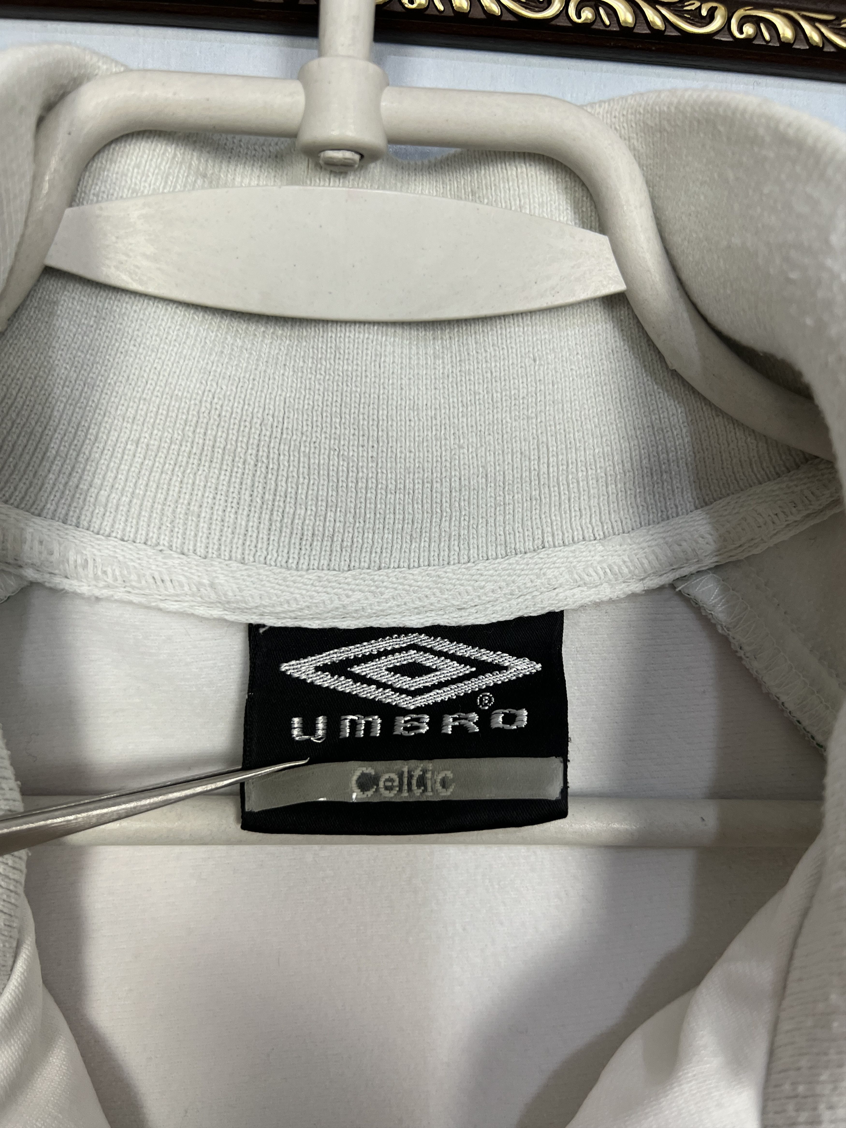 Umbro Vintage Celtic Football Jacket Soccer Track Top Zip Rare Size US L / EU 52-54 / 3 - 7 Thumbnail