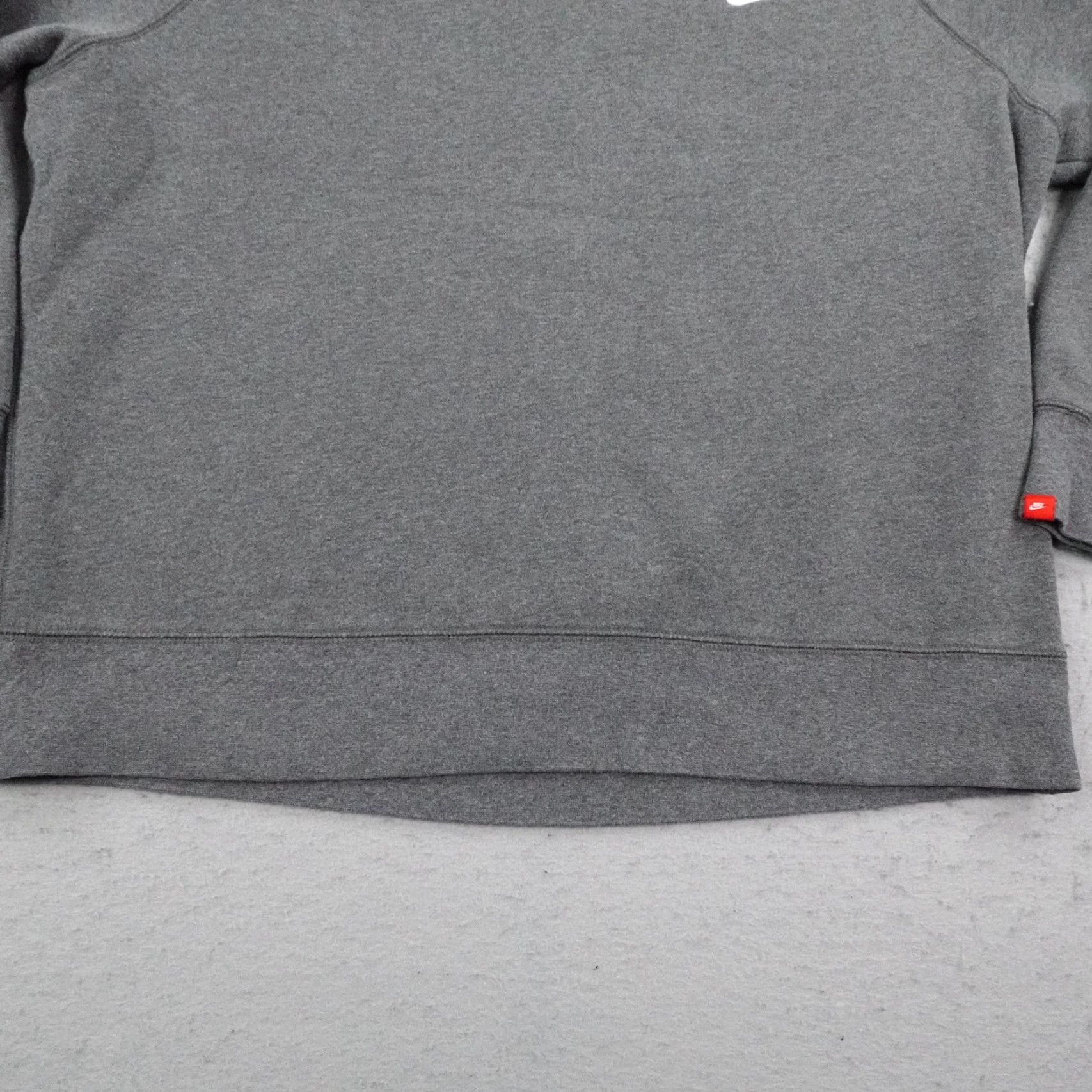 Nike Nike Sweatshirt Mens XL Gray AW77 Fleece Crewneck Pullover Swoosh Gym Size US XL / EU 56 / 4 - 4 Thumbnail