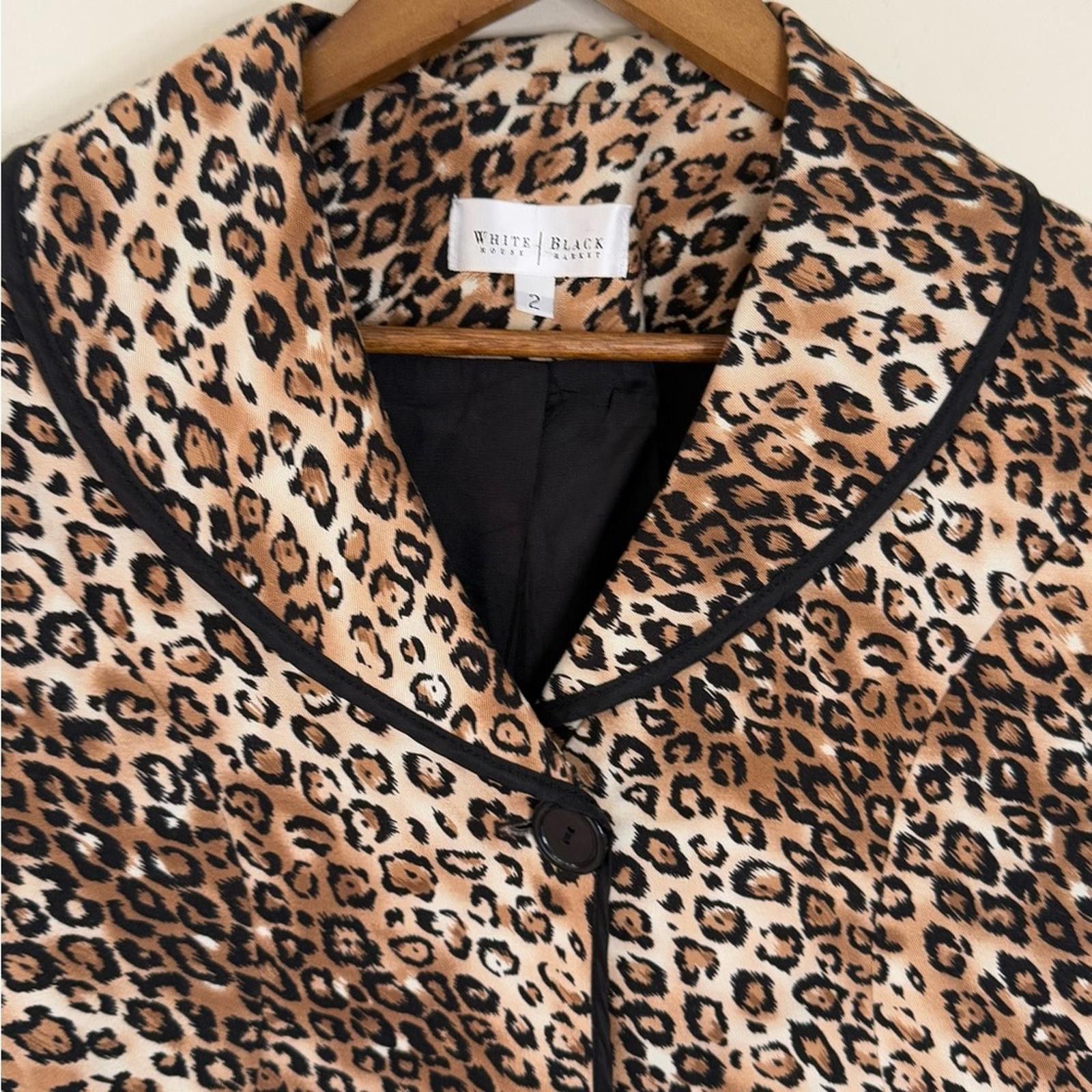 Other White House Black Market crop leopard print blazer SZ 2 Size XS / US 0-2 / IT 36-38 - 2 Thumbnail