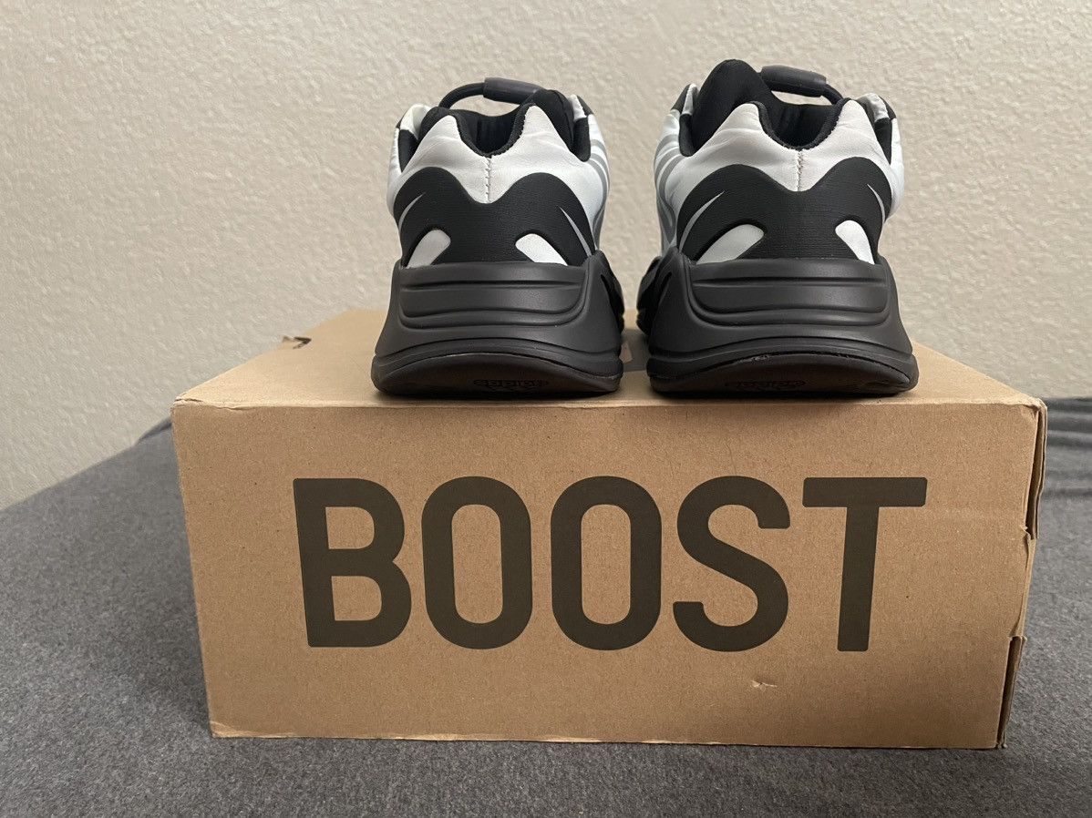 Kanye West × Yeezy Yeezy Adidas Reflective 700 MNVN Size US 5 / EU 37 - 2 Thumbnail