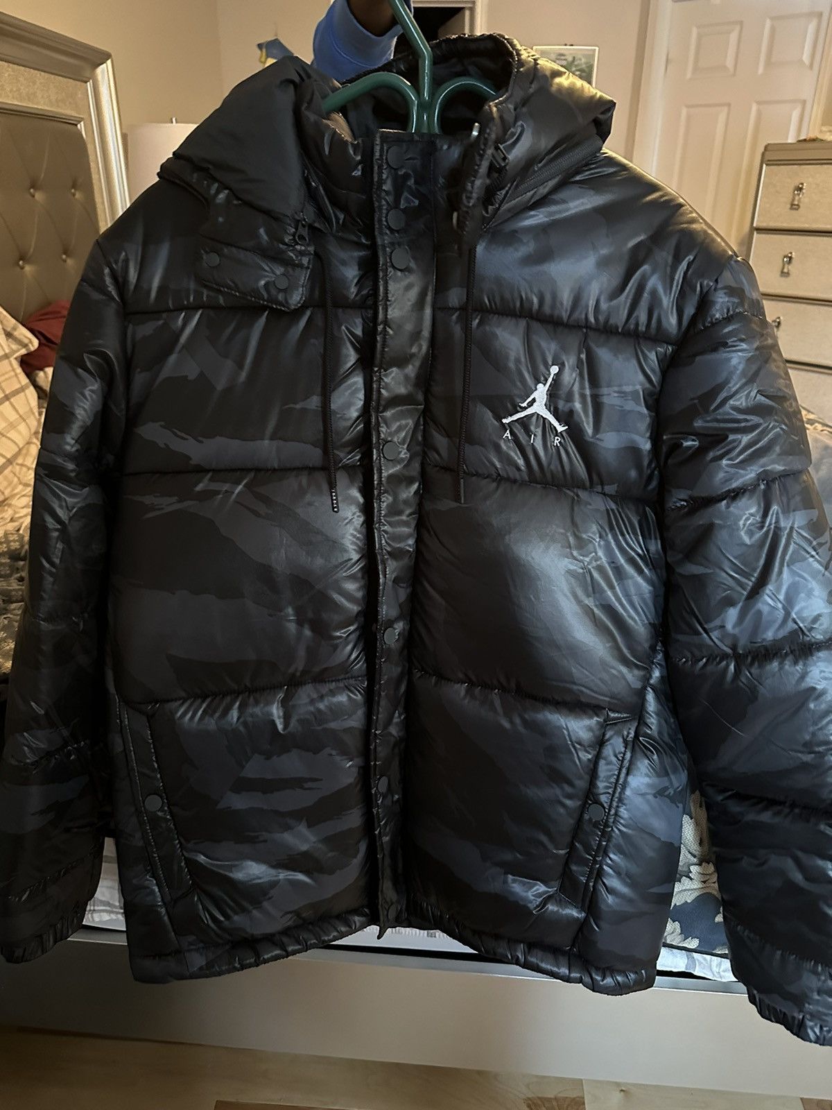 image of Jordan Brand Jumpman Air Camp Puffer Jacket in Black, Men's (Size Large)