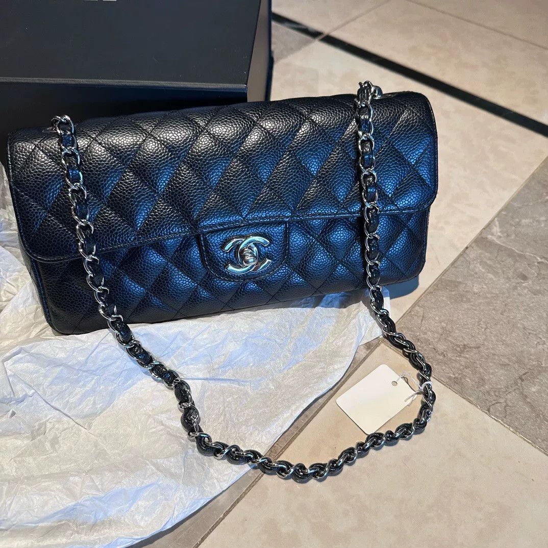 Chanel Pre-loved Bag Very good condition Size ONE SIZE - 1 Thumbnail