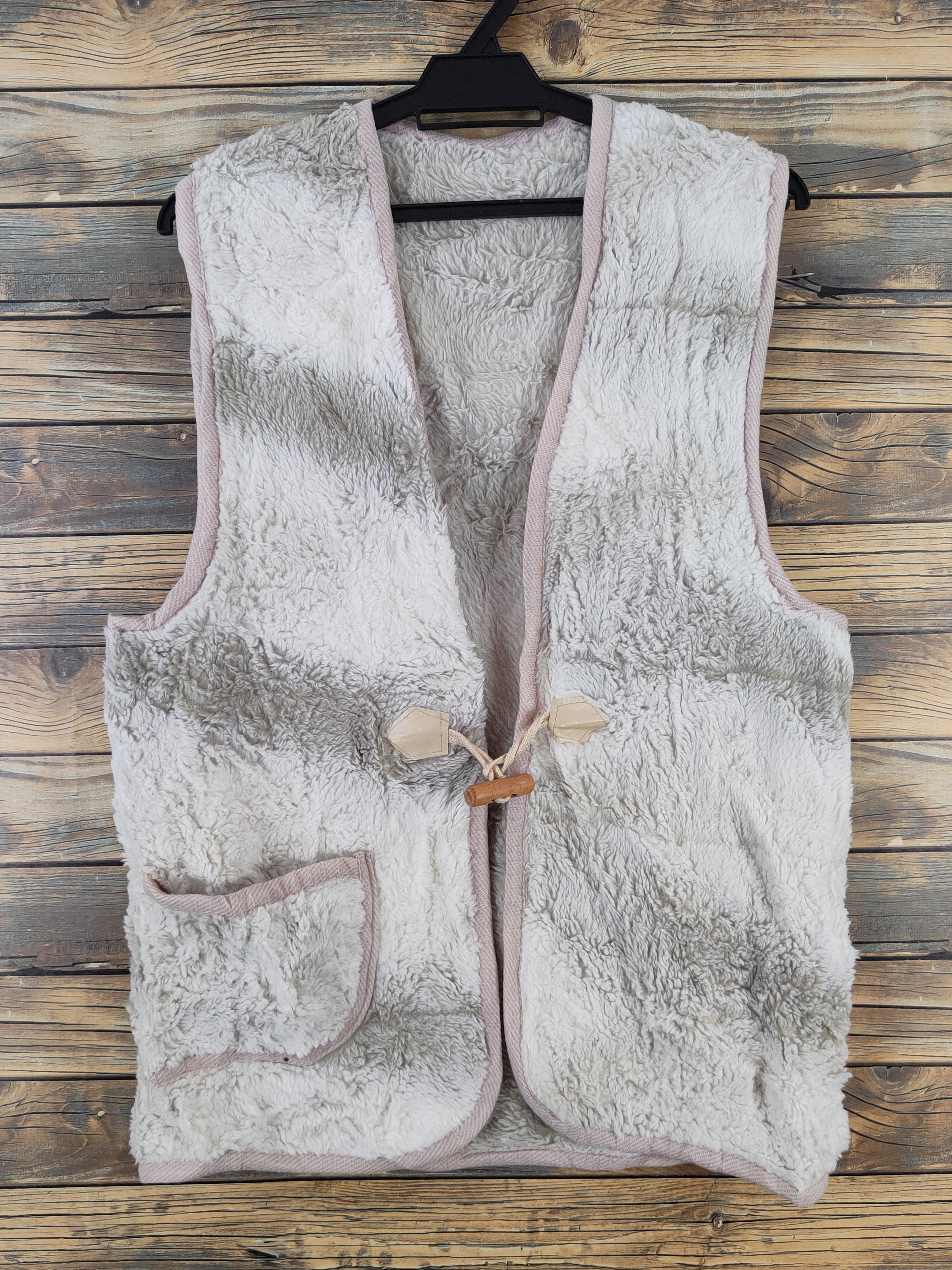 Japanese Brand × Vintage Vintage Japanese Brand White Green Fur Faux Toggle Vests Size M / US 6-8 / IT 42-44 - 1 Thumbnail