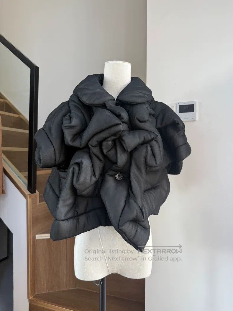 Comme des Garcons Comme Des Garcons Twisted cloak down jacket Size XS / US 0-2 / IT 36-38 - 2 Thumbnail