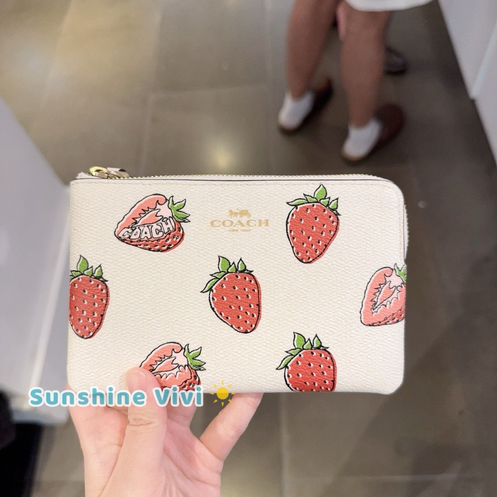 Coach NWT Coach CBB81 Corner Zip Wristlet Strawberry Gold/Chalk Size ONE SIZE - 3 Thumbnail
