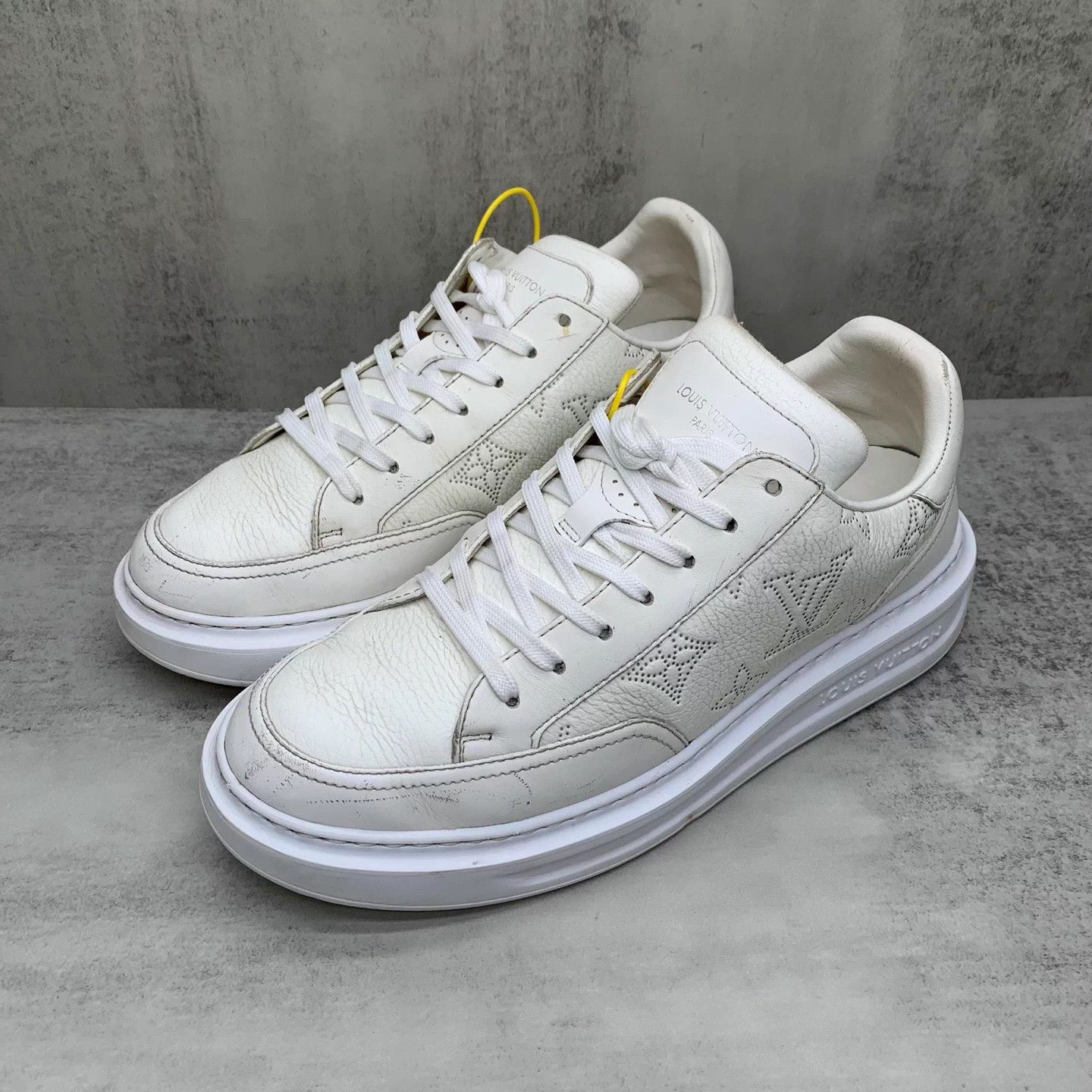 Louis Vuitton Louis Vuitton White Monogram Sneakers 41 Size US 8 / EU 41 - 1 Thumbnail