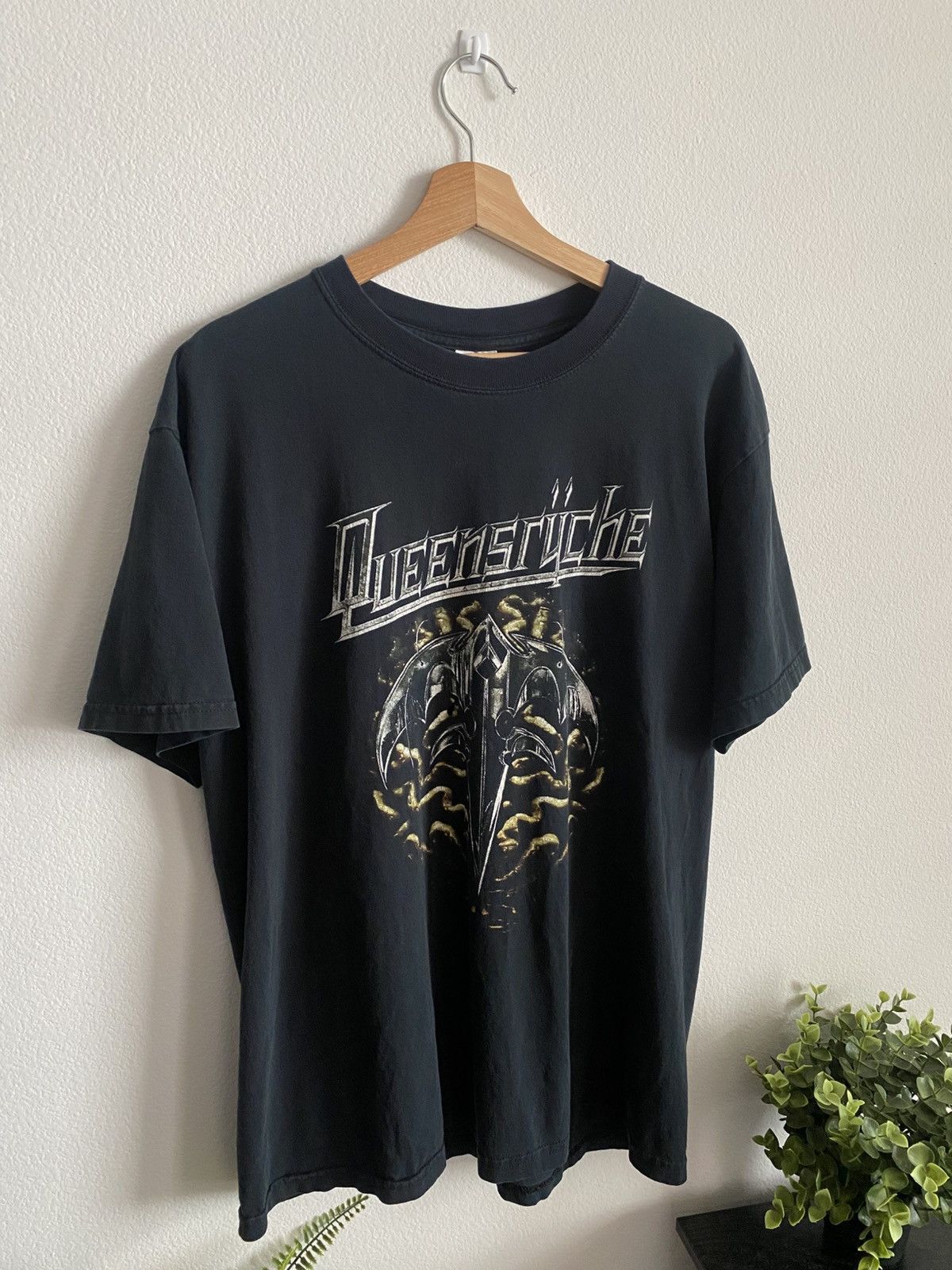 Band Tees Vintage 00s Queensryche Faded Band Tee Size US L / EU 52-54 / 3 - 3 Thumbnail