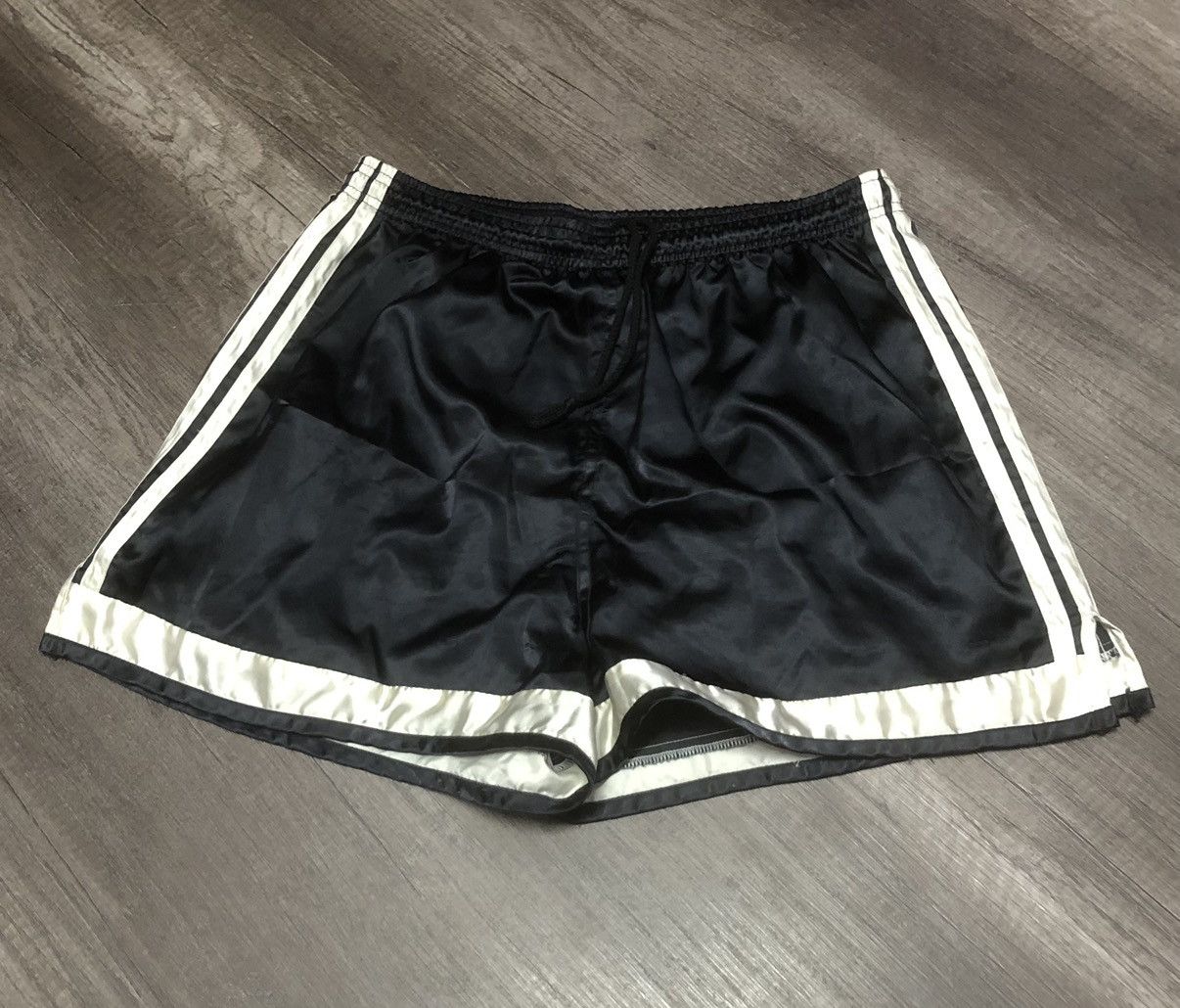 Adidas × Vintage Vintage Adidas Short Pant Sportswear Stretchable Waist Size US 34 / EU 50 - 5 Thumbnail