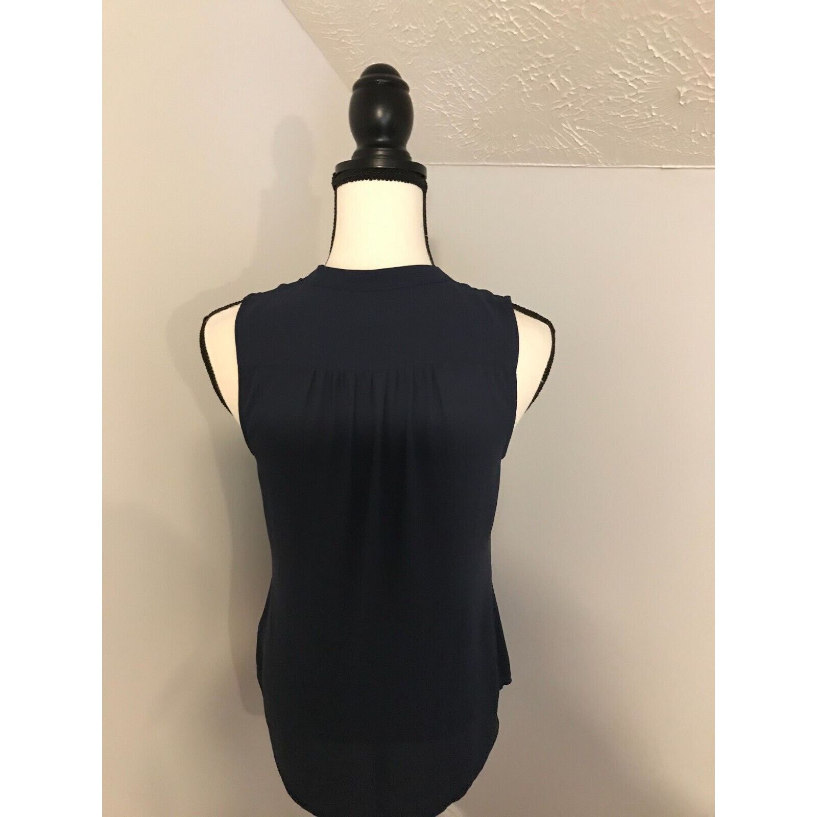 Anthropologie Anthropologie Meadow Rue Navy Sleeveless Scallop Blouse Size S / US 4 / IT 40 - 4 Thumbnail