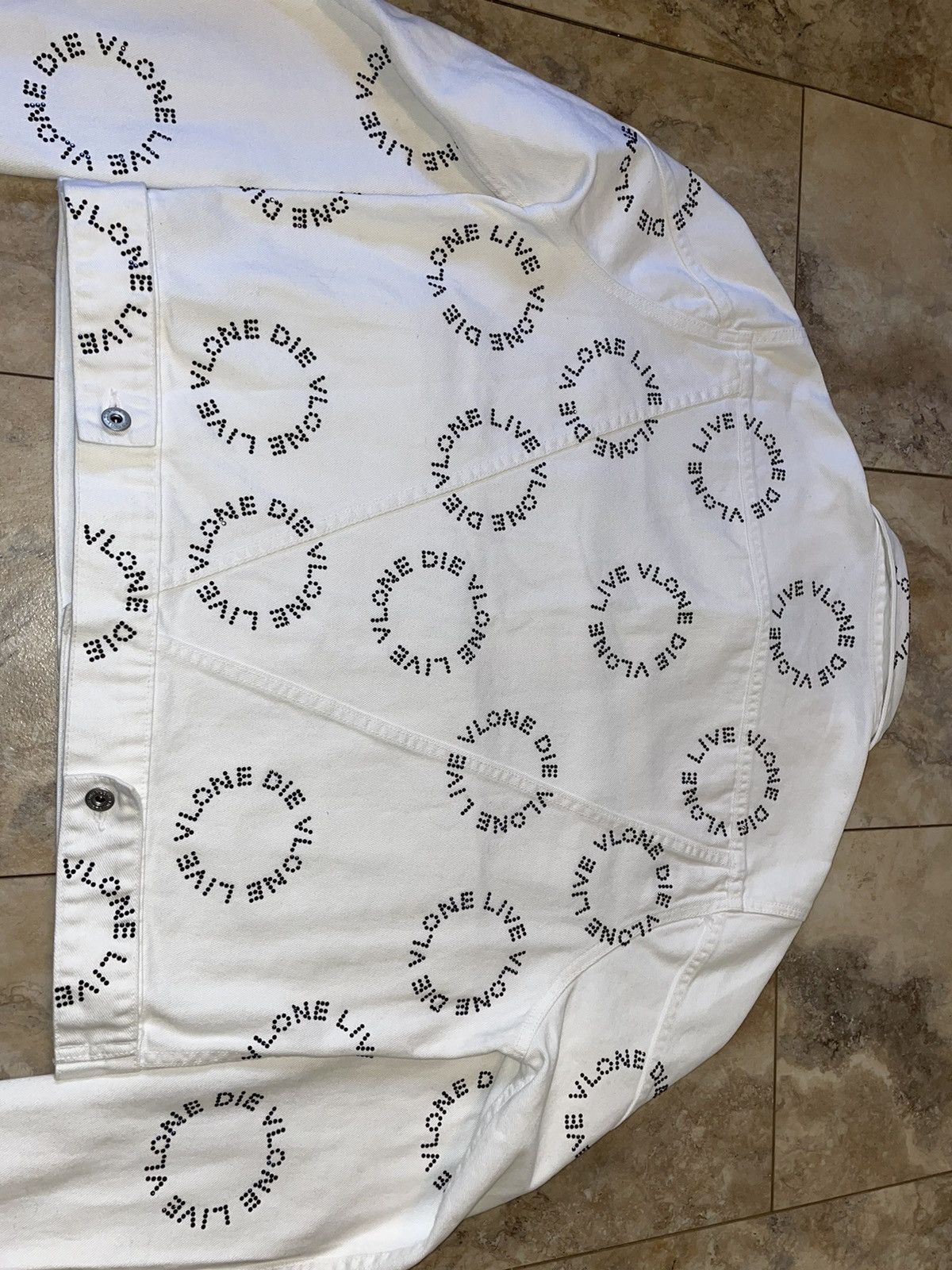 Vlone Unreleased Vlone Black Rhinestone White Denim Jacket Size M Size US M / EU 48-50 / 2 - 4 Thumbnail