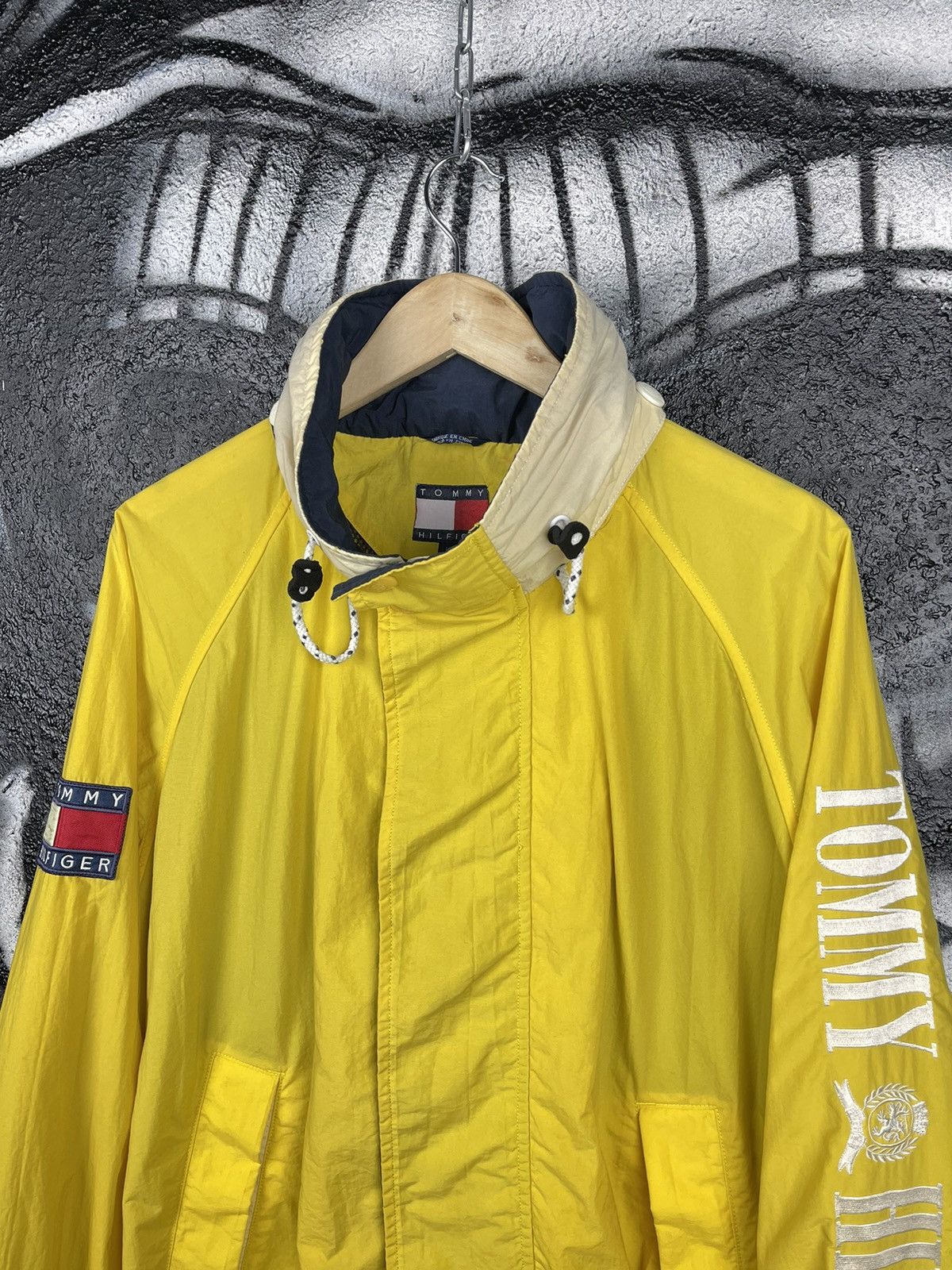 Tommy Hilfiger Vintage 90’sTommy Hilfiger Embroidered Spellout Jacket Men’s Size US L / EU 52-54 / 3 - 3 Thumbnail