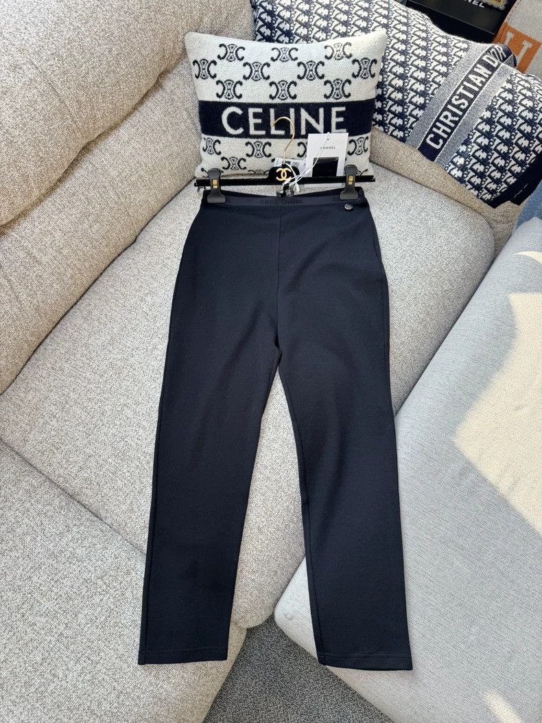 Chanel Chanel Slim-fit leggings, trousers and short pants Size 25" / US 0 / IT 36 - 1 Thumbnail