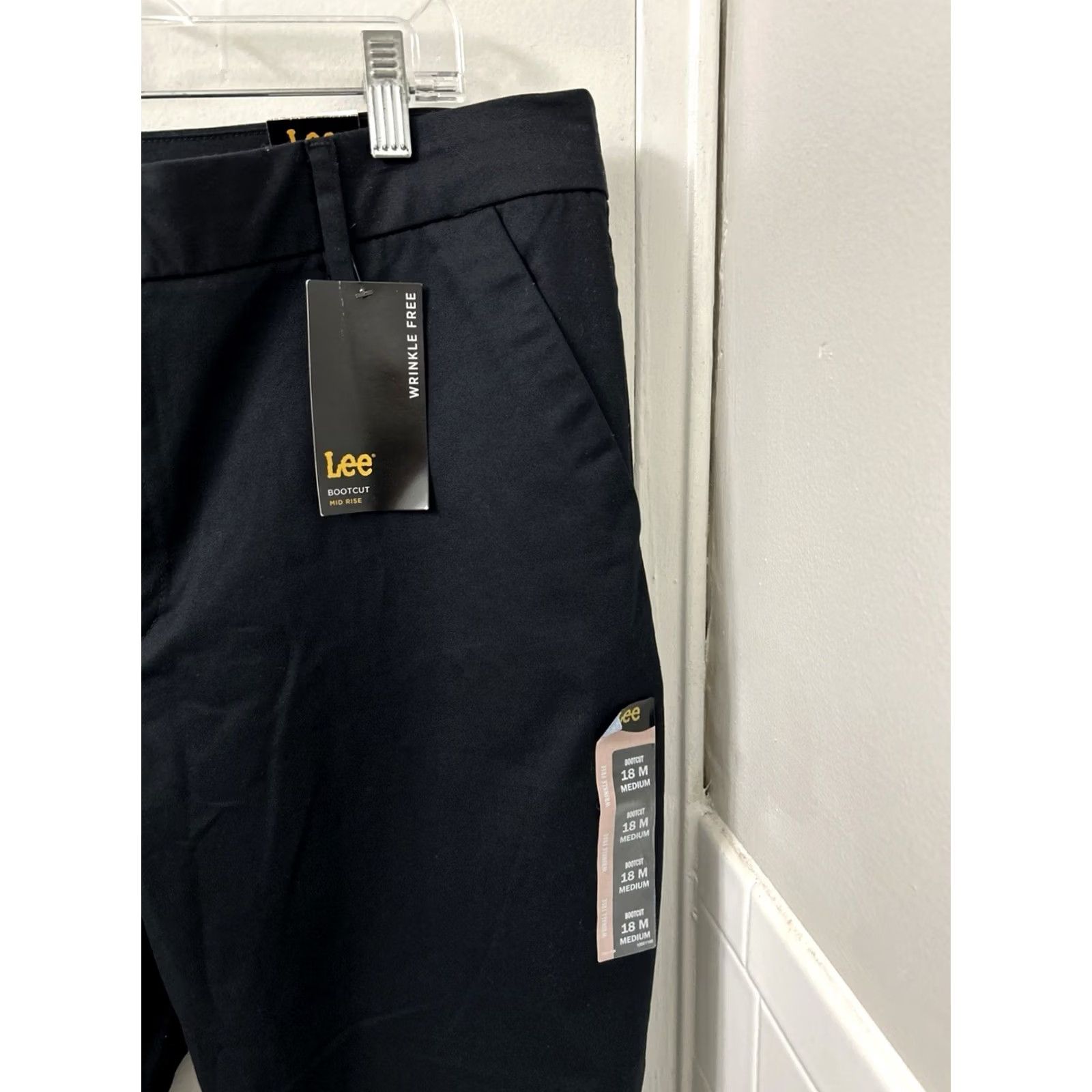 Lee Lee Pants Womens 40x30 Black Bootcut Mid Rise Wrinkle Resistant Pockets Twill Chino Workwear Casual size 18 Regular Womens Mens? Size 40" / US 18 - 4 Thumbnail