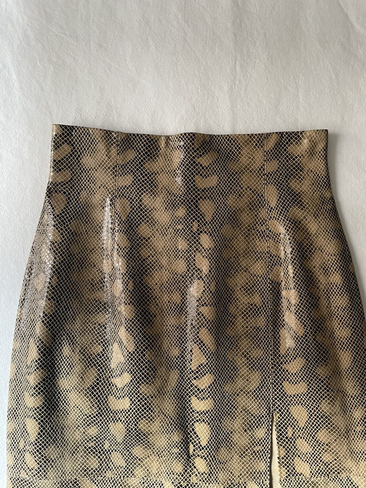 16Arlington 16Arlington Python Pencil Skirt Size 26" / US 2 / IT 38 - 3 Thumbnail