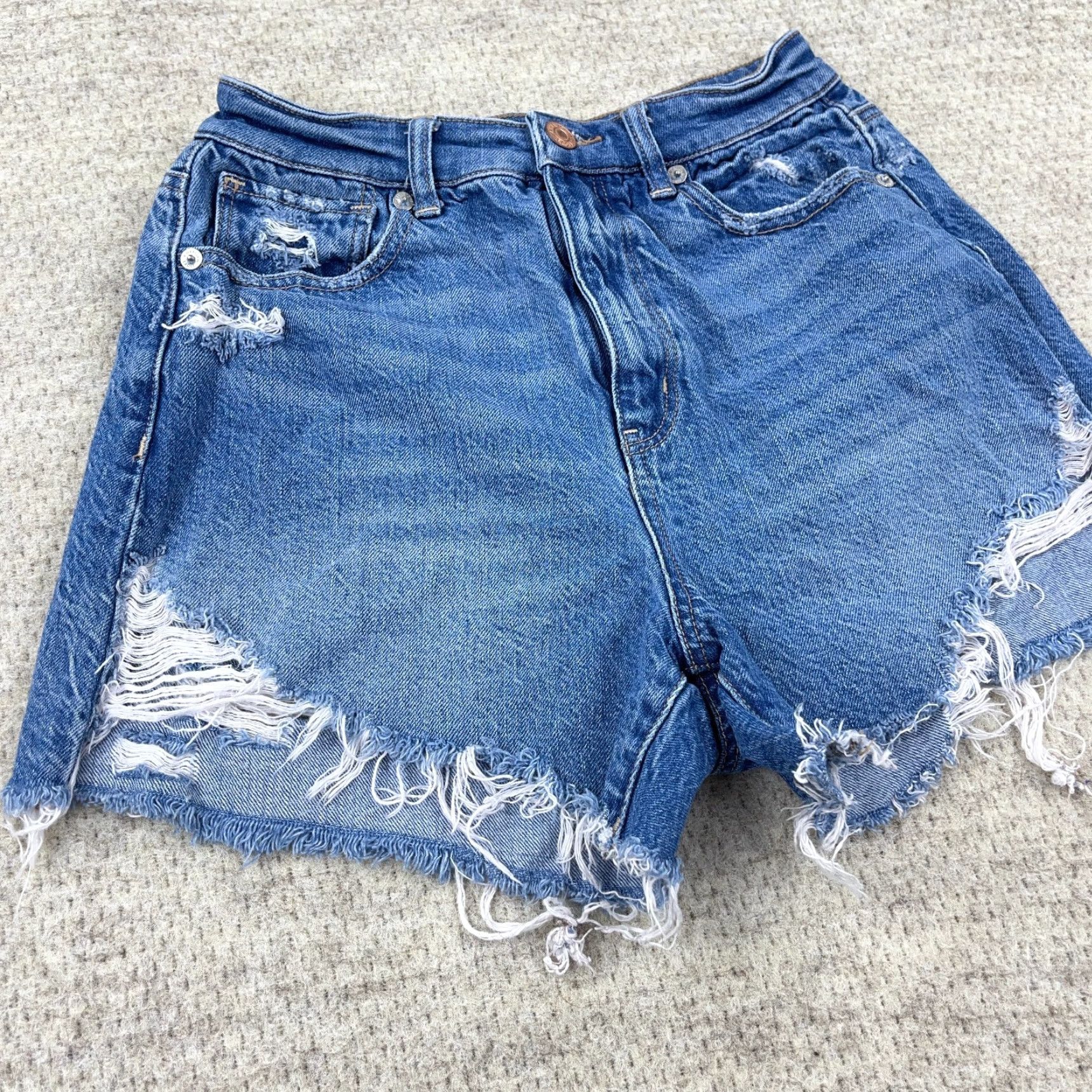 American Eagle Outfitters American Eagle Outfitters Mom Shorts Women 2 High Rise Distressed Faded Denim Blue 3 Inseam 5-Pocket Stretch Regular Casual Modern Womens Size 26" / US 2 / IT 38 - 6 Thumbnail