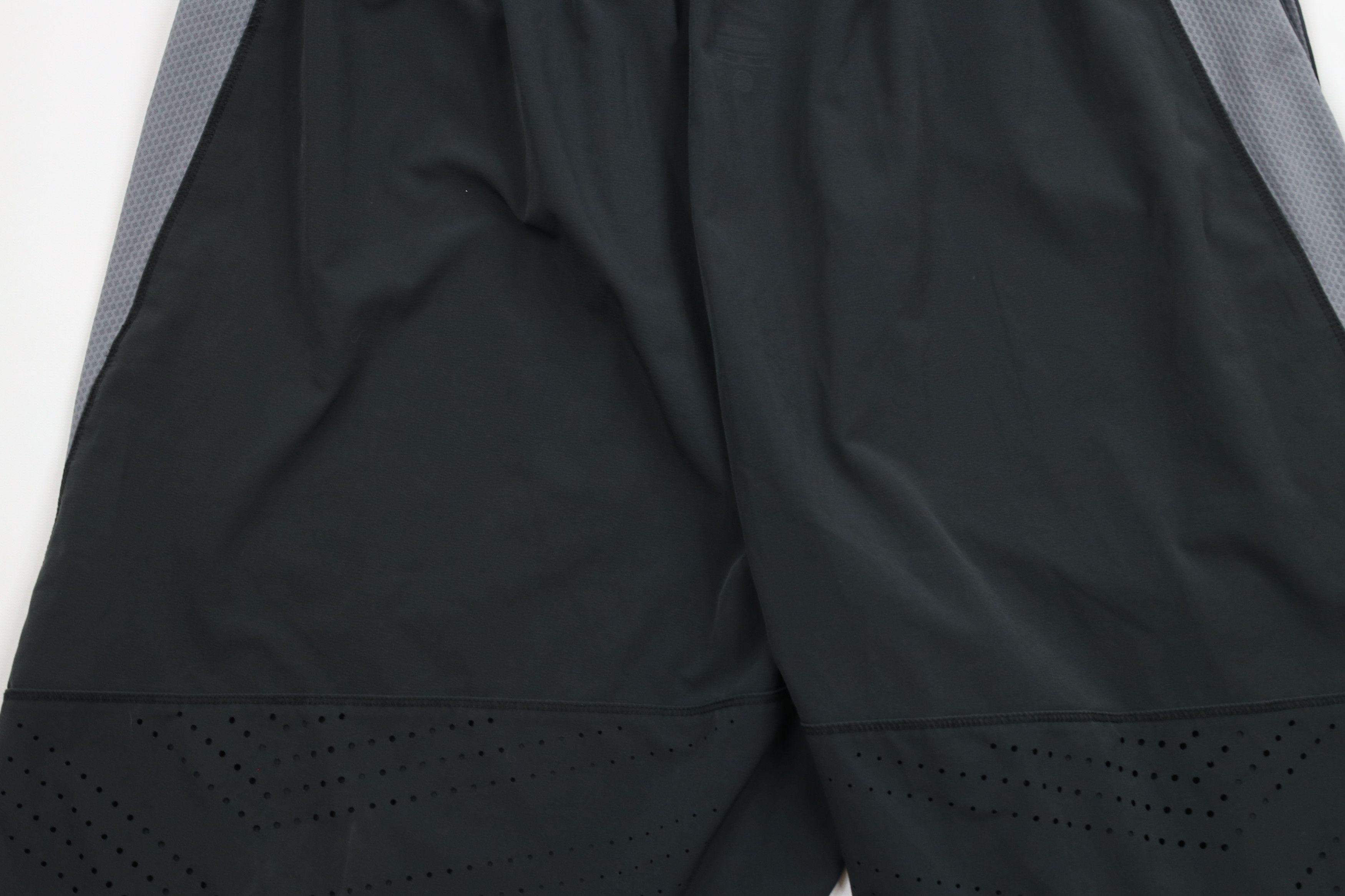 Nike × Vintage Nike Pro Training Mini Swoosh Vented Gym Basketball Shorts Size US 36 / EU 52 - 12 Thumbnail