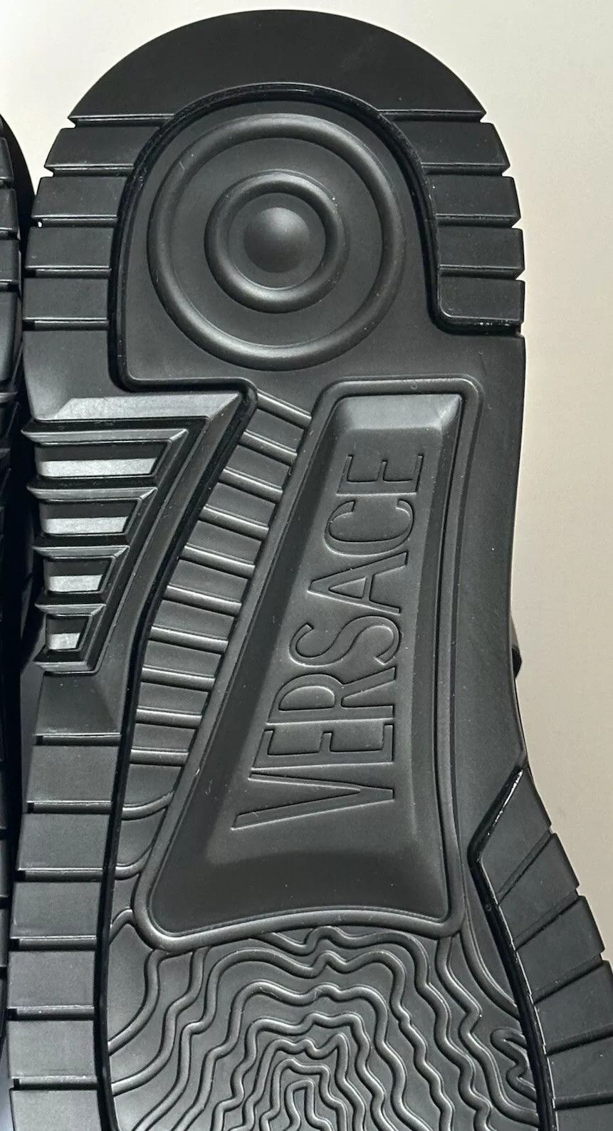 Versace VERSACE High Top Cut Out Leather Logo Fashion Sneakers Size US 11 / EU 44 - 14 Thumbnail