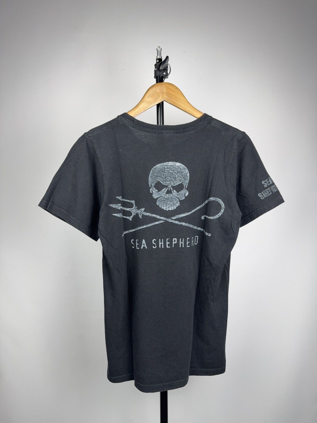 Vintage 00s Sea Shepherd Skull Trident Graphic T-Shirt Activist Tee Size US XS / EU 42 / 0 - 1 Thumbnail