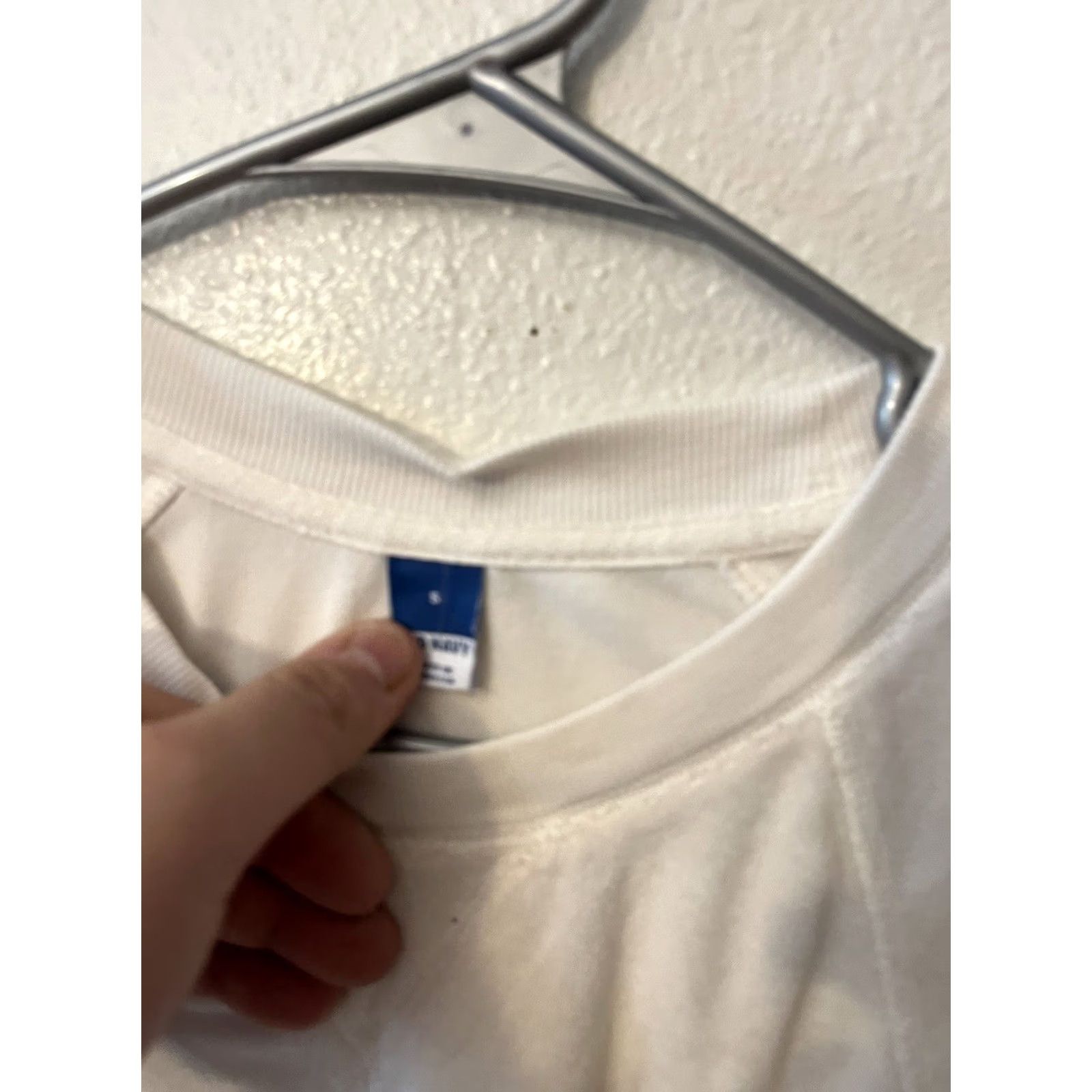 Old Navy Old Navy Solid Ivory Velour Crewneck Womens S Long Sleeve Sweatshirt Size S / US 4 / IT 40 - 3 Thumbnail