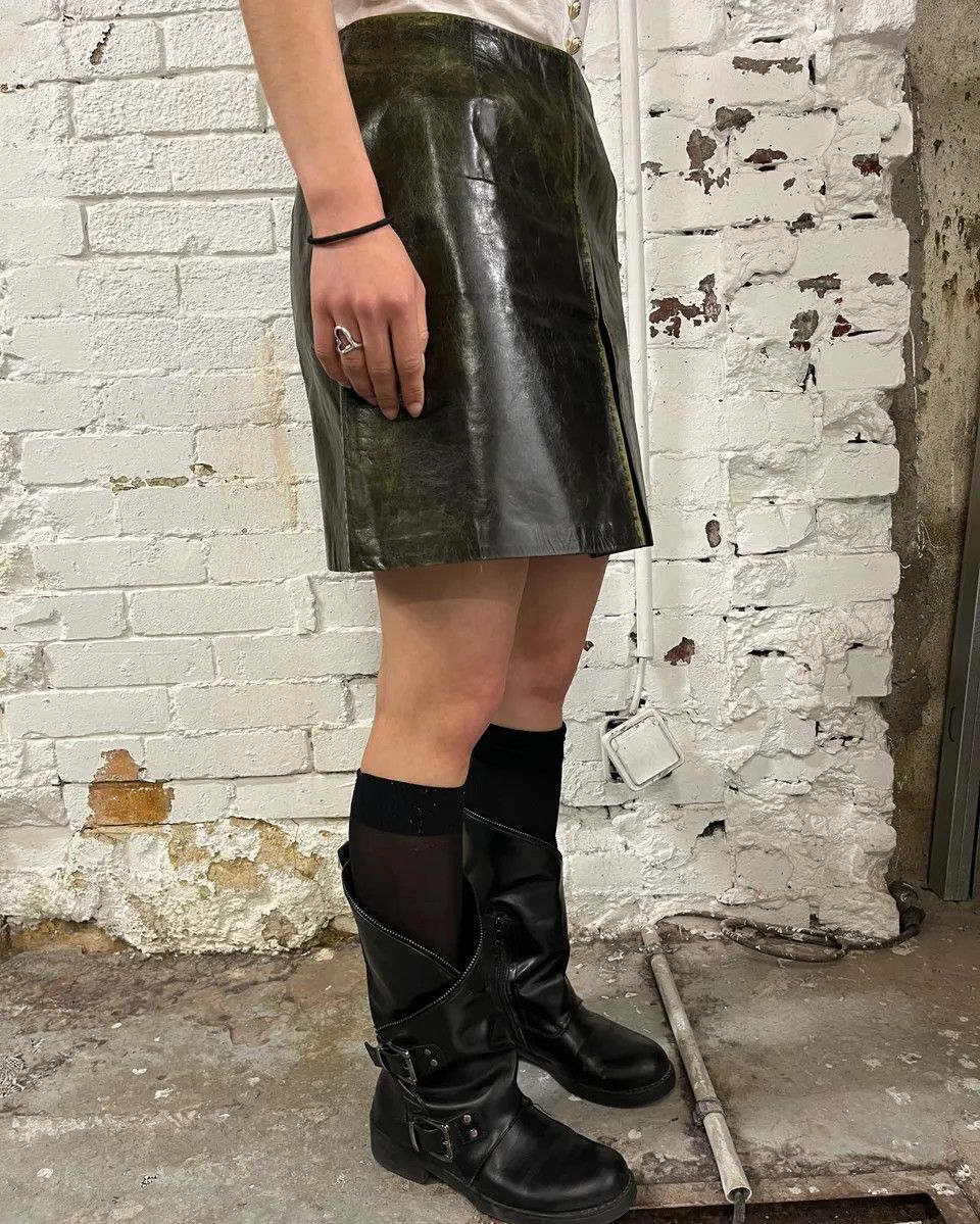 Roberto Cavalli SS2001 Roberto Cavalli Eroded Olive Leather Mini Skirt Size 28" / US 6 / IT 42 - 4 Thumbnail