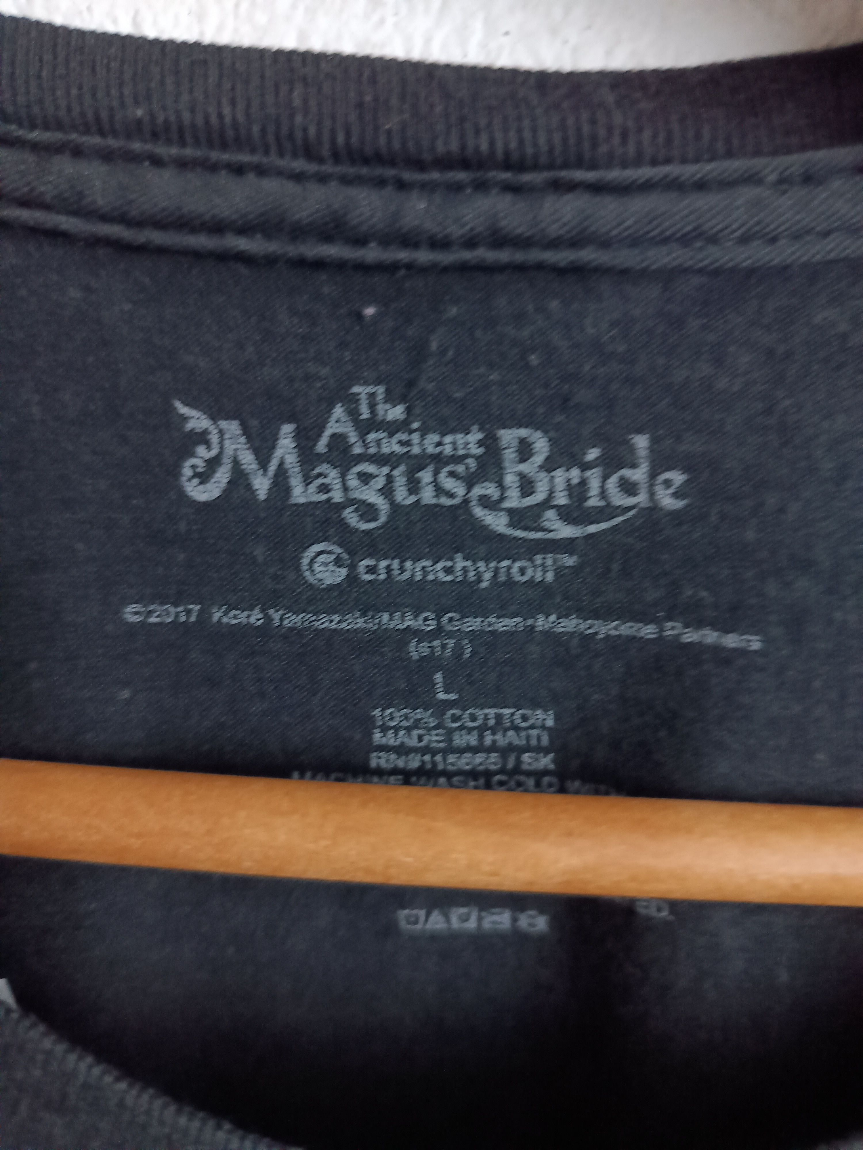 Anime VINTAGE THE ANCIENT MAGUS' BRIDE FADED MANGA COMIC TEE Size US L / EU 52-54 / 3 - 7 Thumbnail