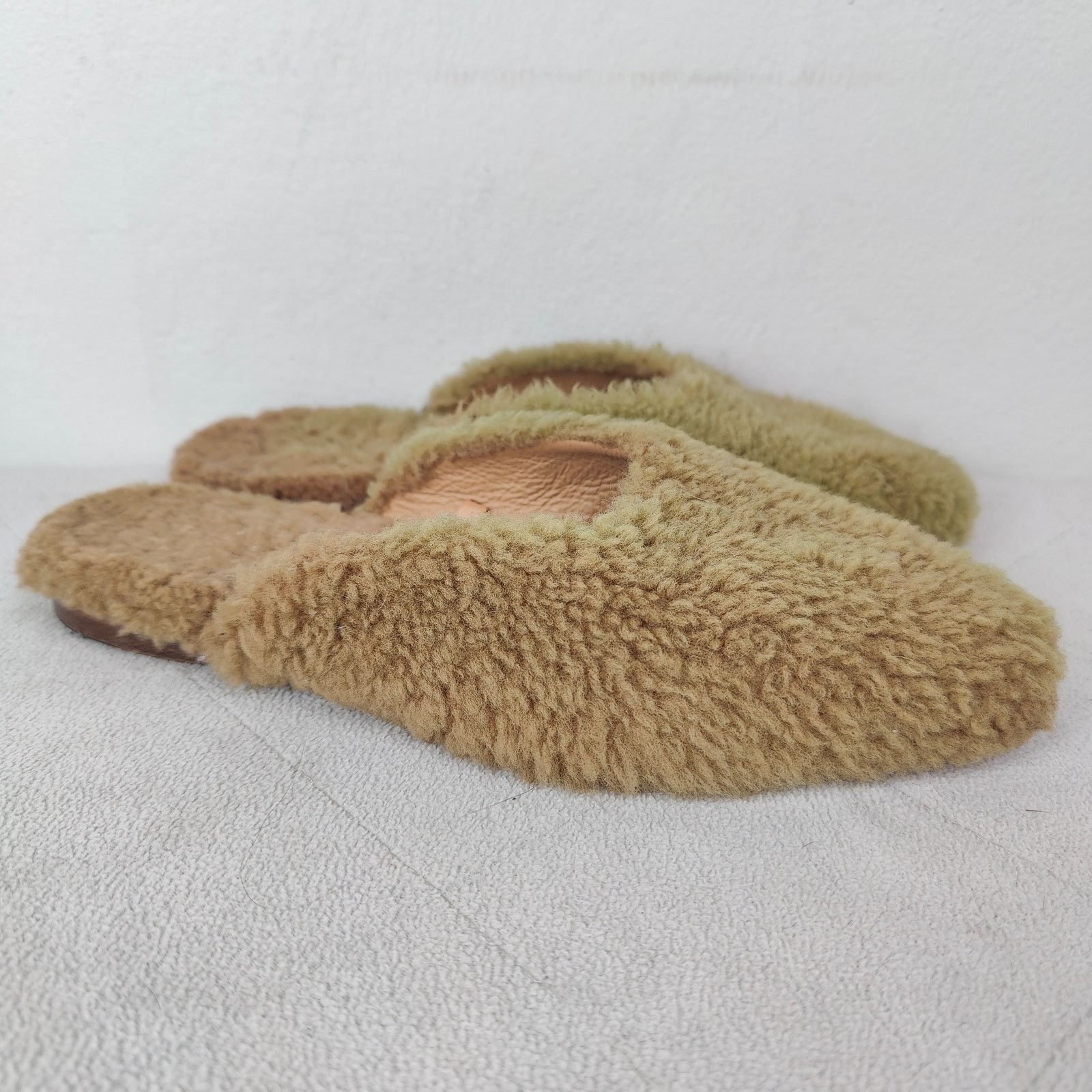 Sleeper Sleeper Shearling Slippers Womens 37 7 Green Tan Faux Fur Size US 7 / IT 37 - 1 Thumbnail
