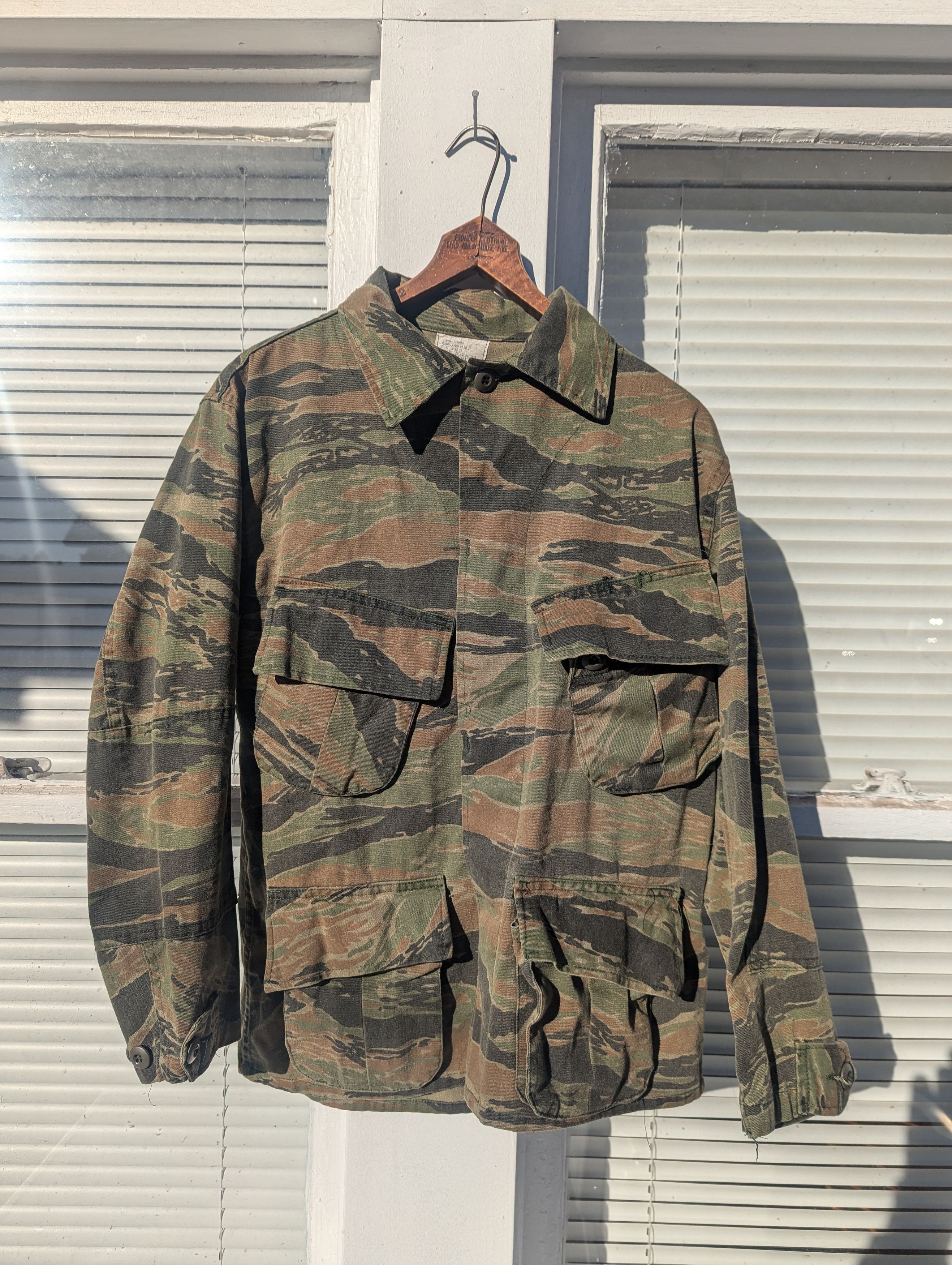 Vintage 80s Slant Pocket tiger stripe camo shirt Size US S / EU 44-46 / 1 - 1 Thumbnail