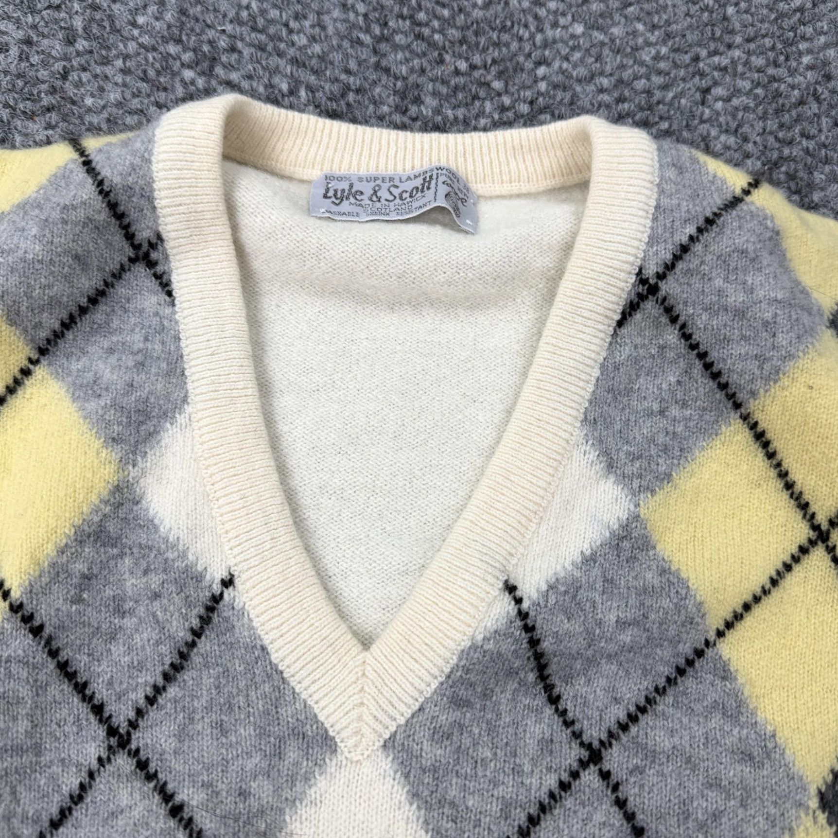 Lyle & Scott Lyle & Scott Sweater Womens Medium Cream Argyle V Neck 100% Lambswool Golf Knit Shirt Womens Size L / US 10 / IT 46 - 2 Thumbnail