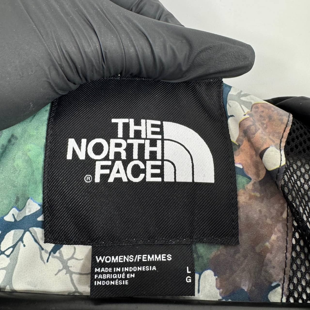 The North Face The North Face Waterproof Jacket Forest Print Womens Size L Size L / US 10 / IT 46 - 4 Thumbnail