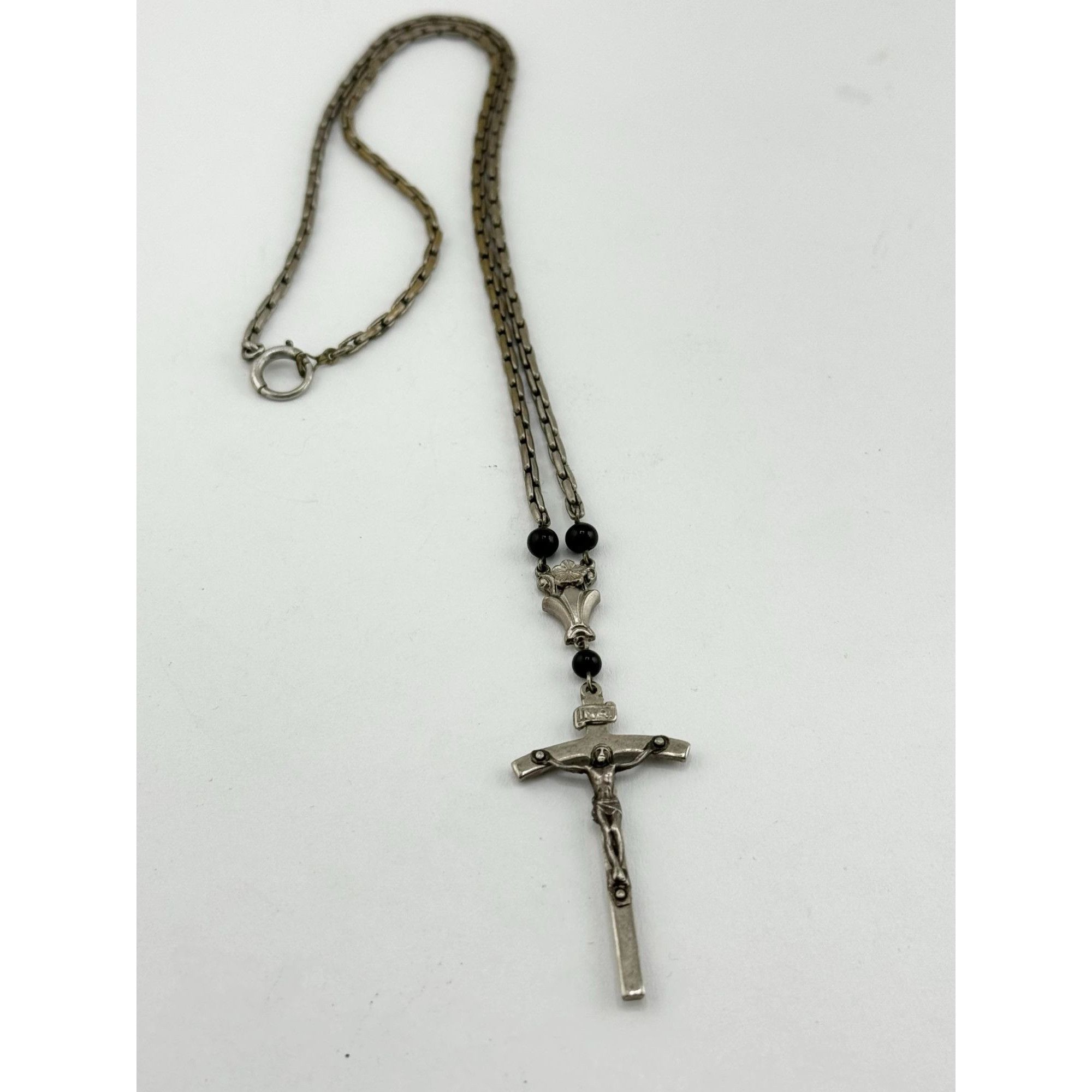 Vintage Vintage black glass silver crucifix cross necklace Size ONE SIZE - 4 Thumbnail