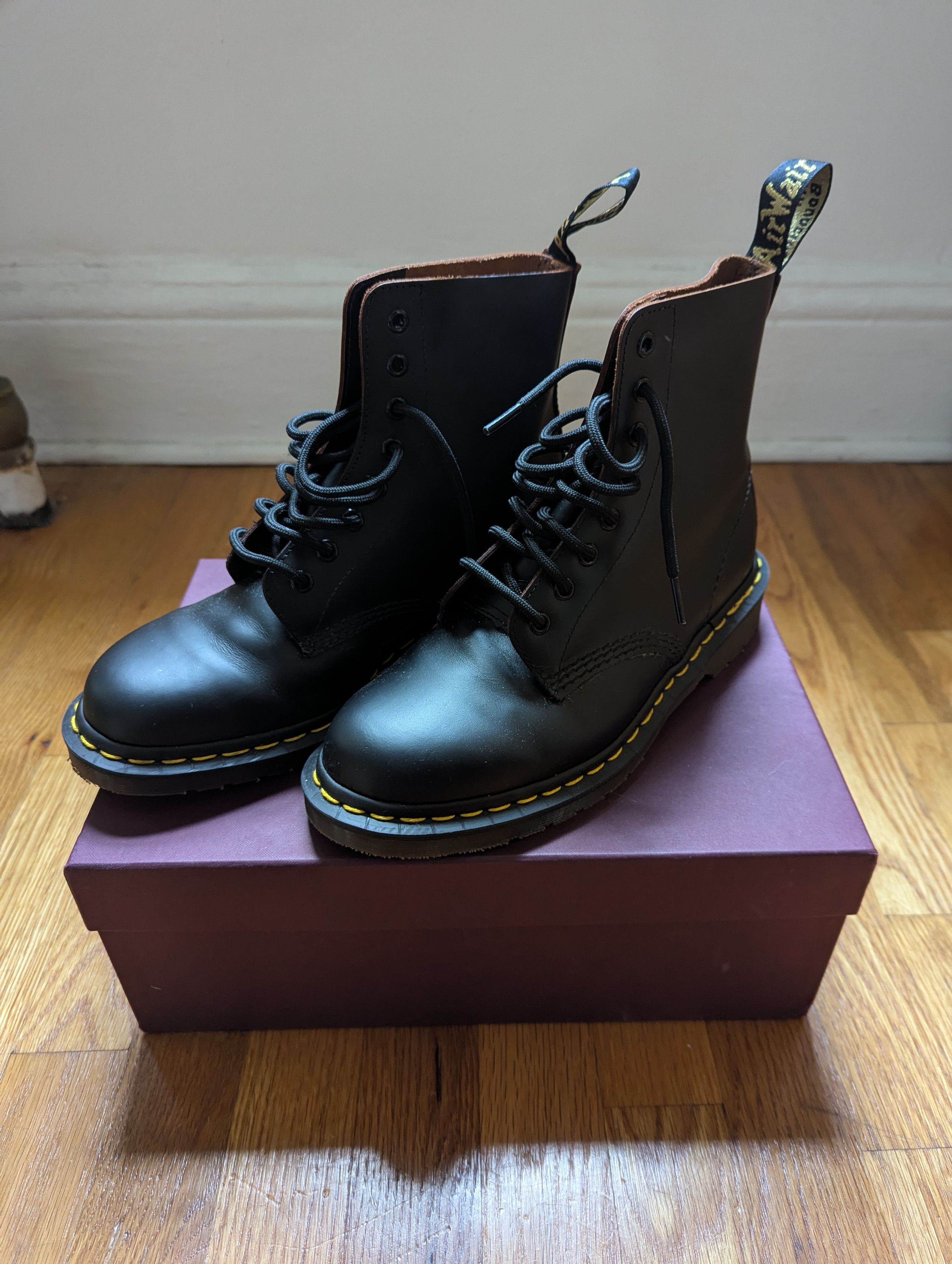 Dr. Martens Dr. Martens Docs made in UK England 1460 black leather boots Size US 7 / EU 40 - 6 Thumbnail