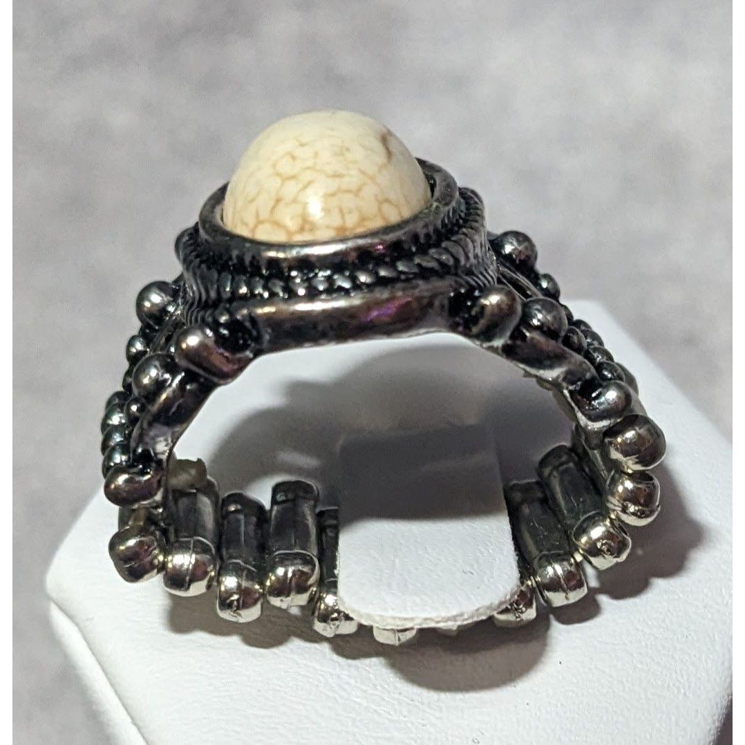 Other Victorian Style Silver Tone Stretch Ring With Marbled White Size ONE SIZE - 12 Thumbnail