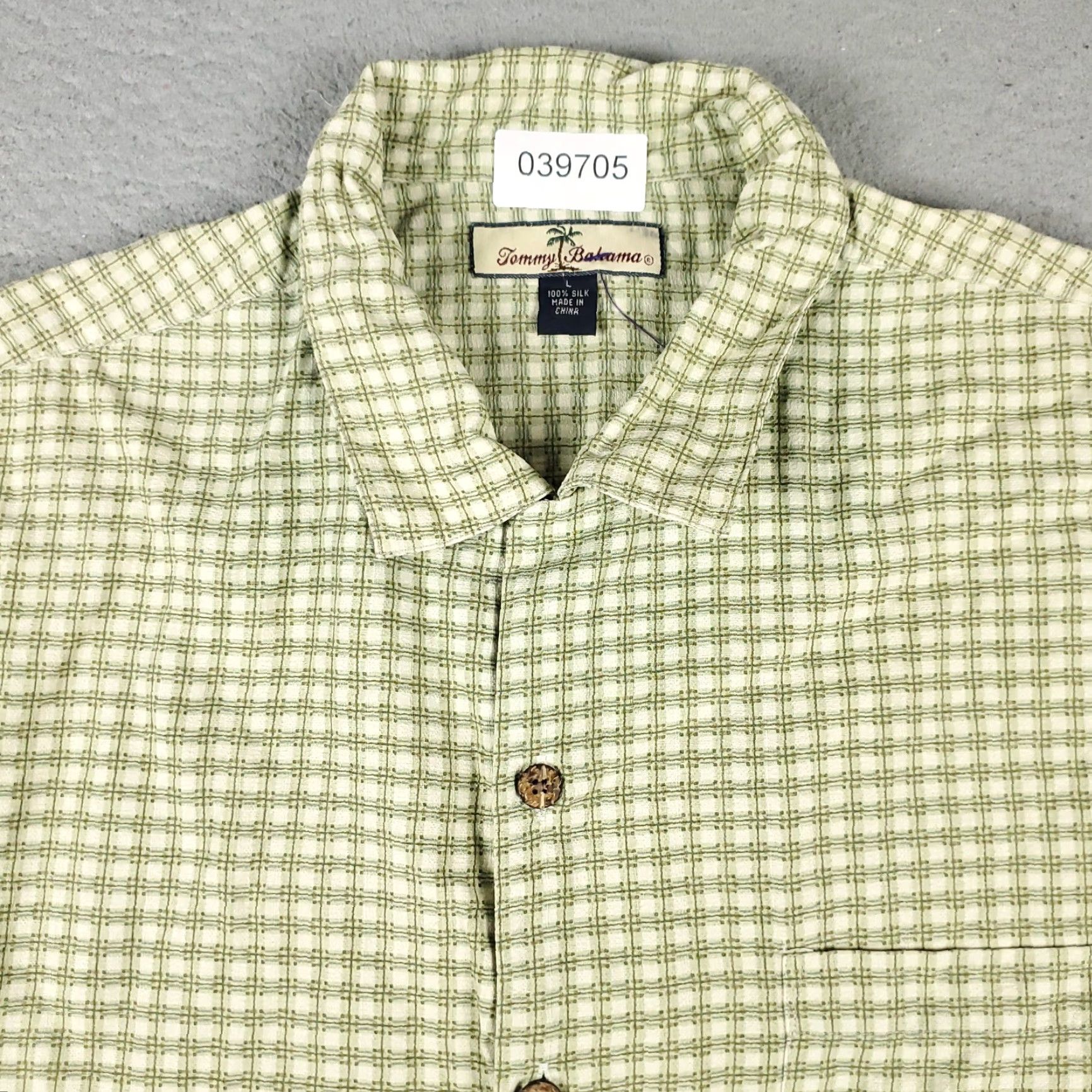 Tommy Bahama Tommy Bahama Shirt Mens Large Green Tropical Hawaiian Short Sleeve Button Up Size US L / EU 52-54 / 3 - 2 Thumbnail