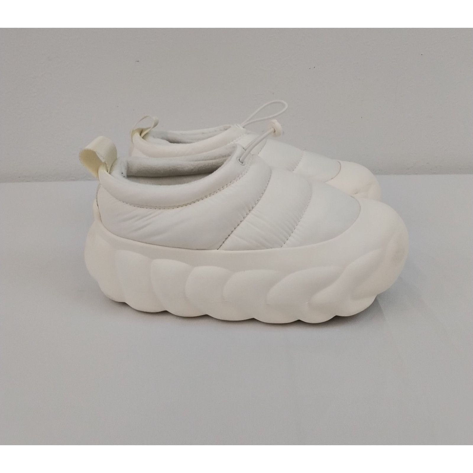 Crocs Crocs Overpuff Shorty Slip-On Shoes Men's 7 Women's 9 White Size US 7 / EU 40 - 3 Thumbnail