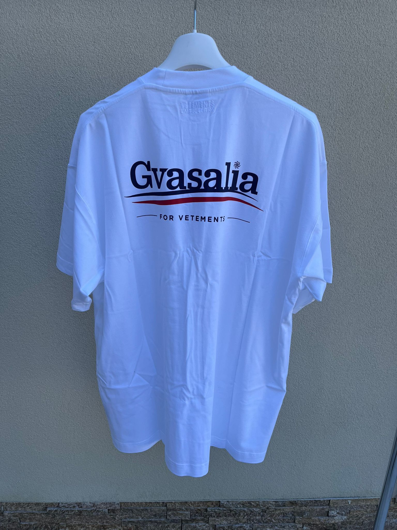 Vetements Gvasalia For Vetements Logo T-Shirt in White Size US M / EU 48-50 / 2 - 9 Thumbnail