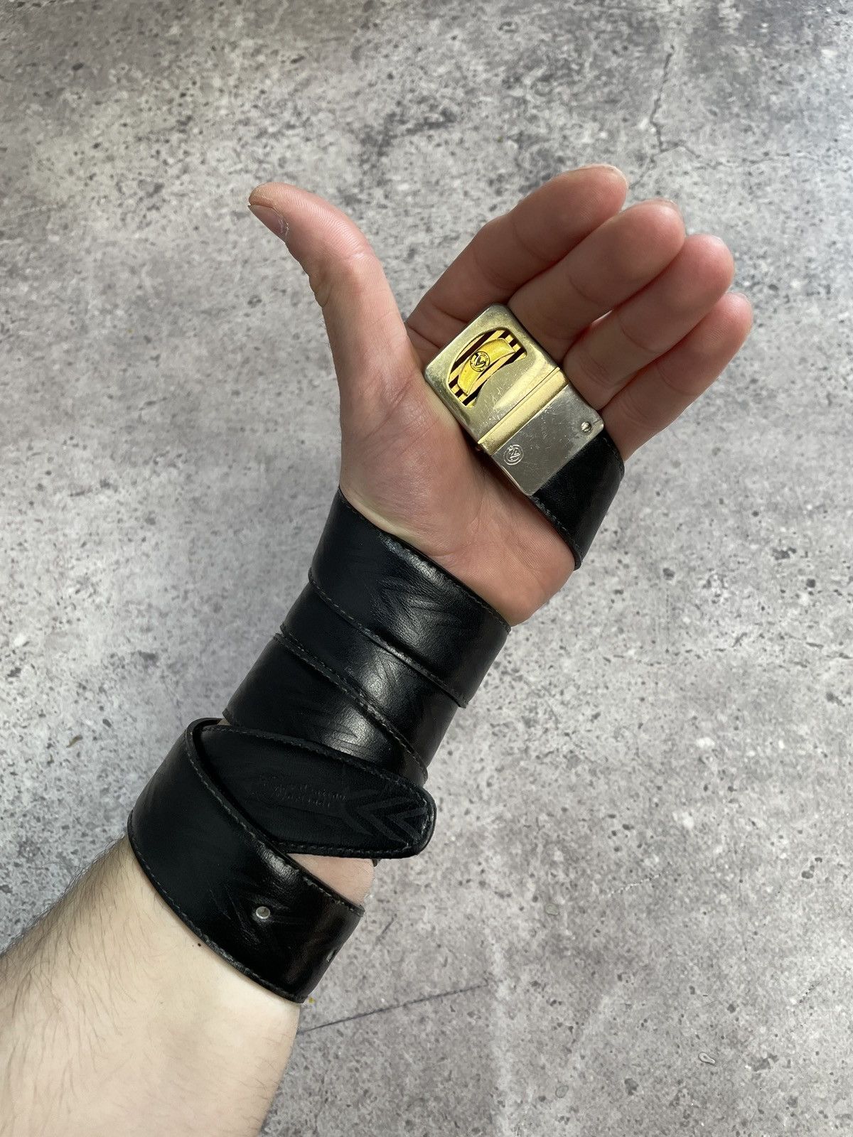 Valentino Vintage Y2K Classic Valentino Black Belt size: 30/32 Size 32 - 2 Thumbnail