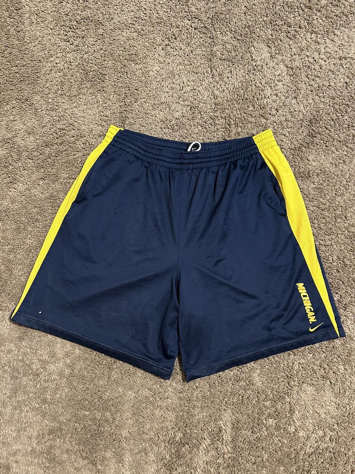 NCAA × Vintage Vintage NCAA Nike Michigan Wolverines shorts 90s size 2XL Size US 38 / EU 54 - 1 Thumbnail