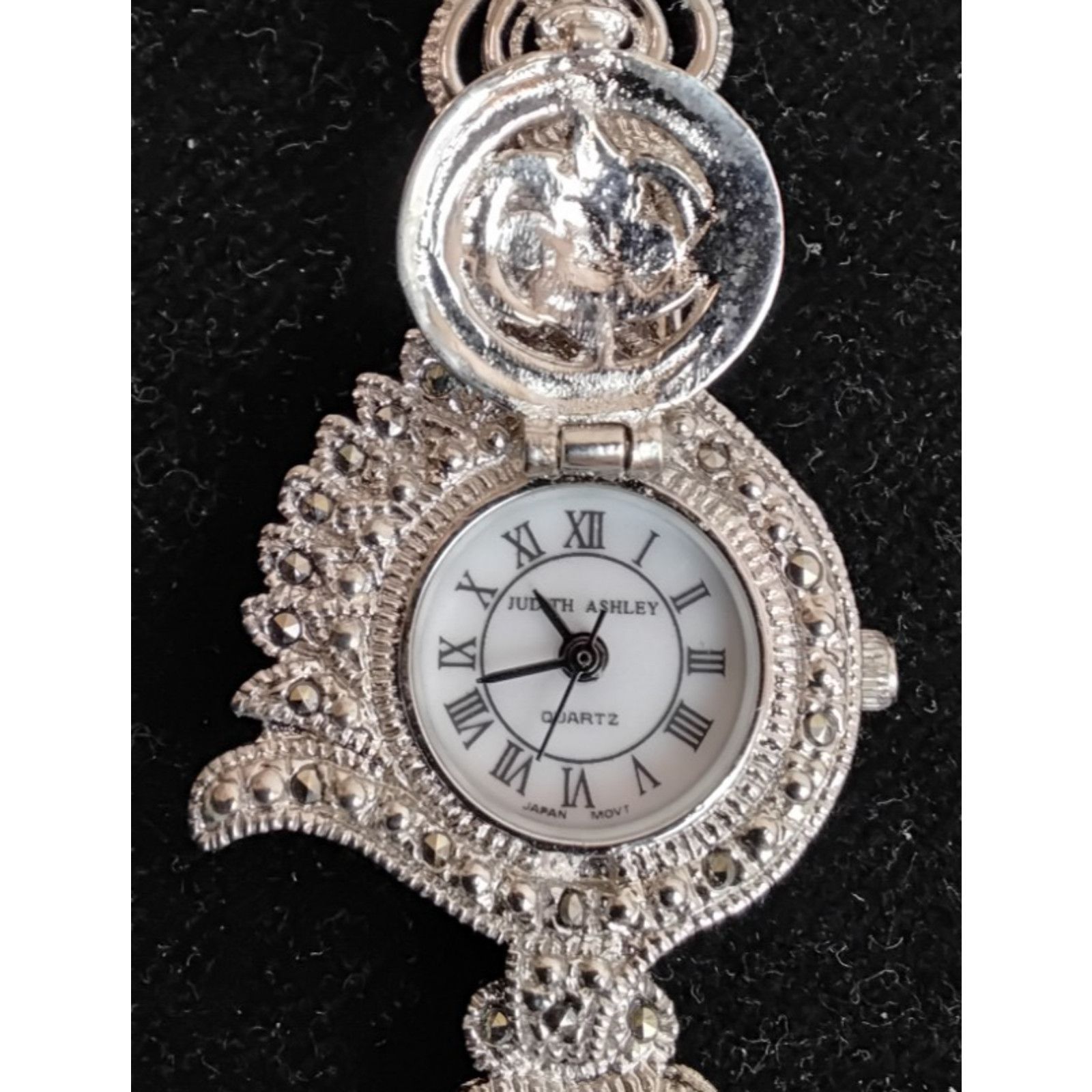 Other Judith Ashley Ladies Watch Swan Bracelet Hearts Silver VTG Size ONE SIZE - 4 Thumbnail