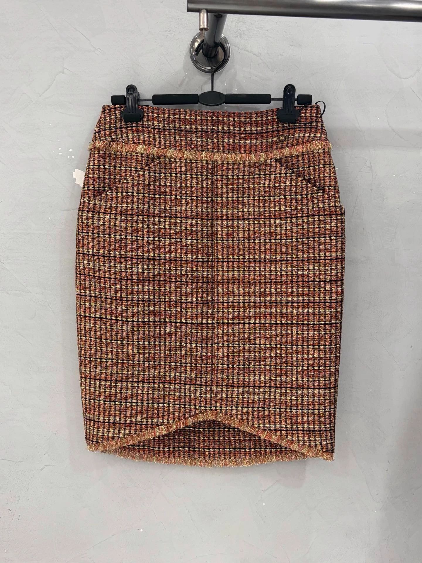 Chanel Chanel Egyptian Tweed Gold Thread Skirt 38 Size 27" / US 4 / IT 40 - 1 Thumbnail