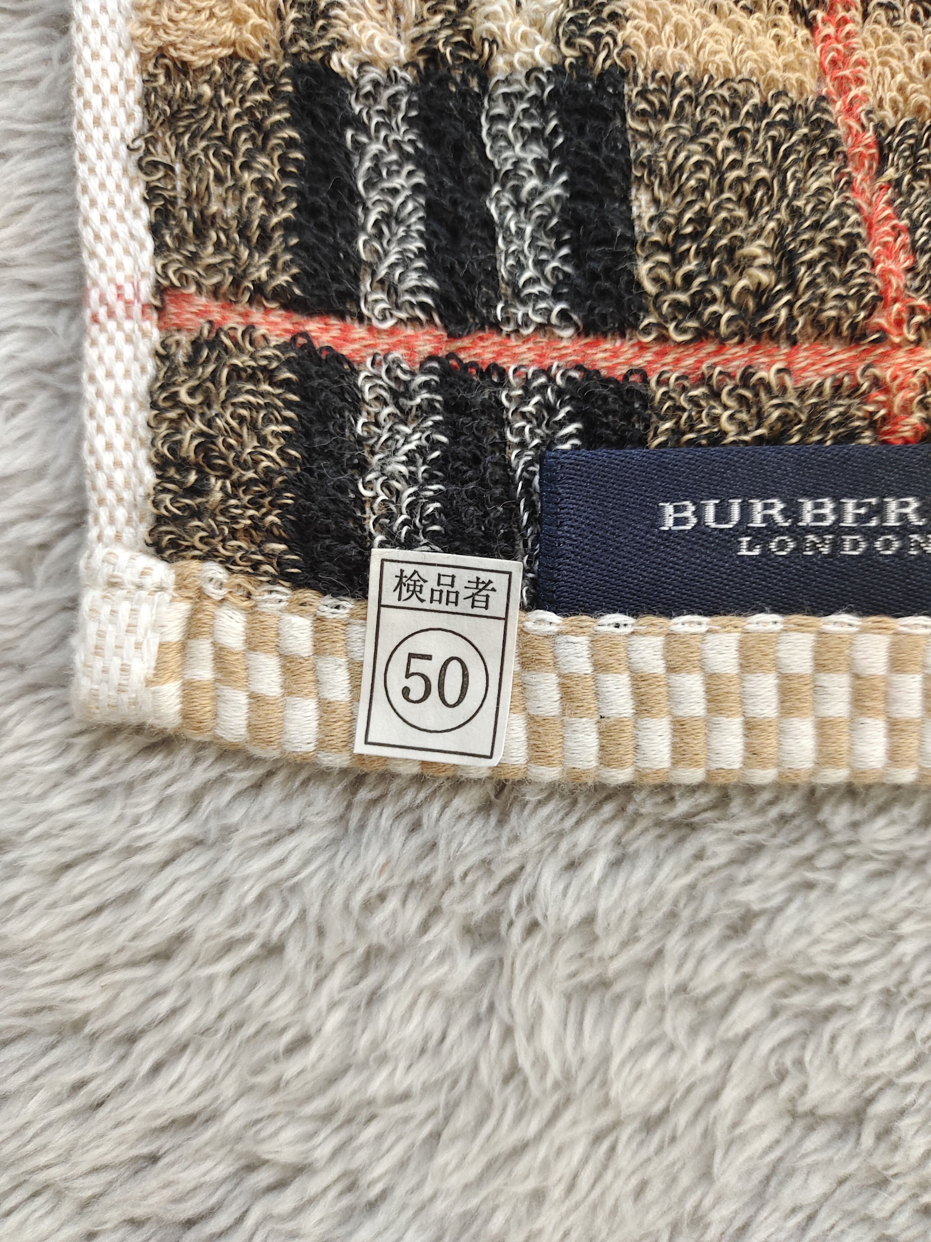 Burberry NEW OLD STOCK BURBERRY LONDON NOVA CHECK HAND TOWEL Size ONE SIZE - 6 Thumbnail