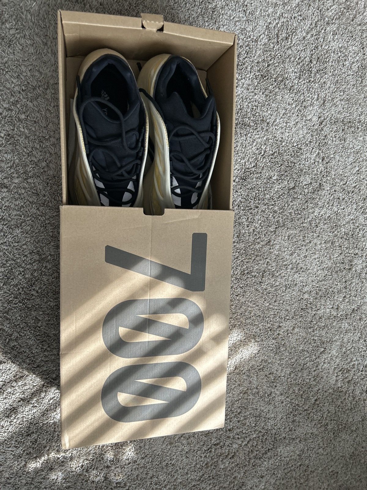Yeezy Adidas Yeezy 700 V3 Azael Size US 10 / EU 43 - 2 Thumbnail