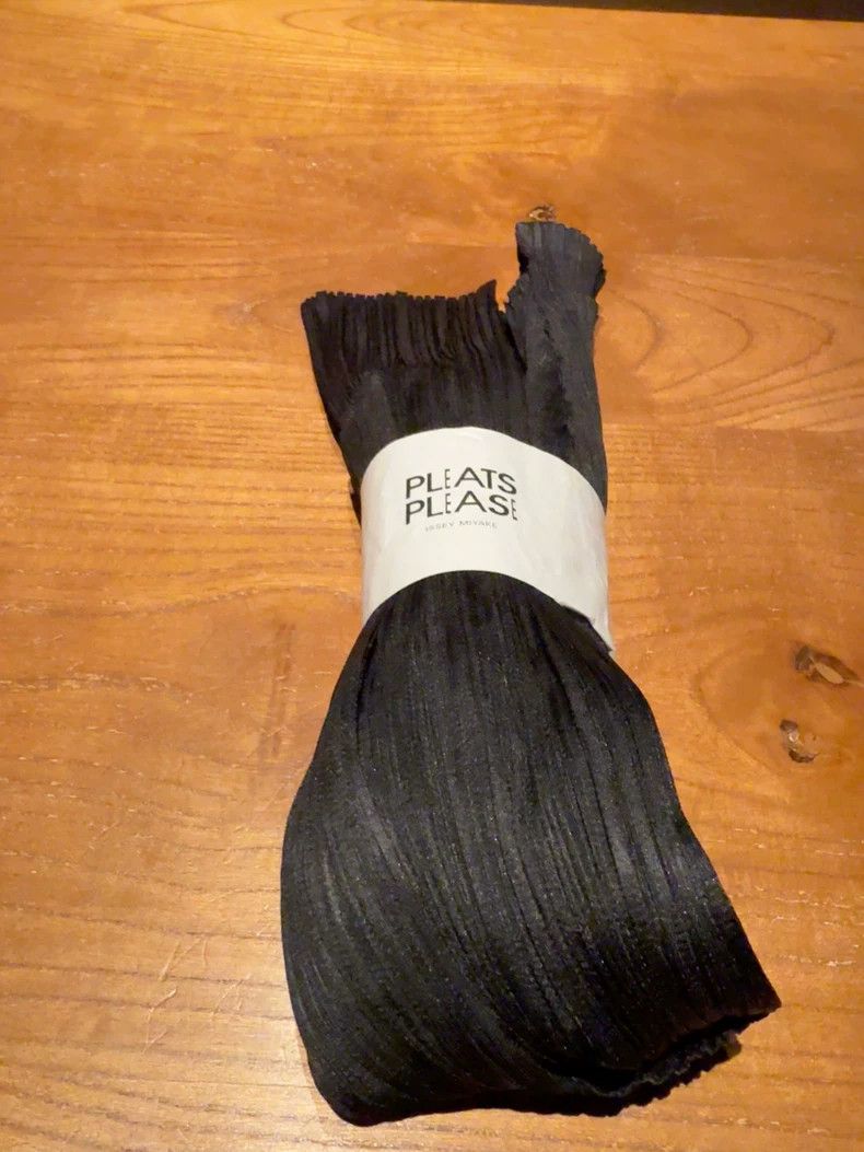 Issey Miyake Issey Miyake Black pleated coat Size L / US 10 / IT 46 - 1 Thumbnail