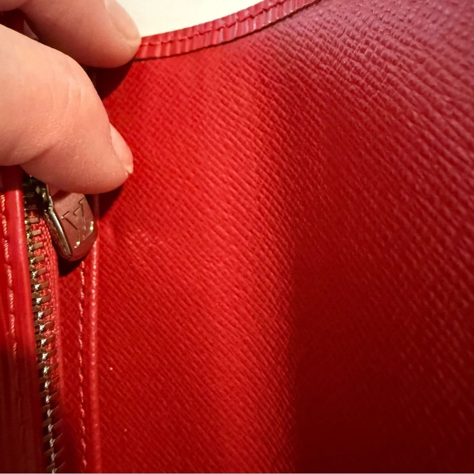 Louis Vuitton Louis Vuitton Epi Red Sarah Textured Leather Wallet Size ONE SIZE - 4 Thumbnail