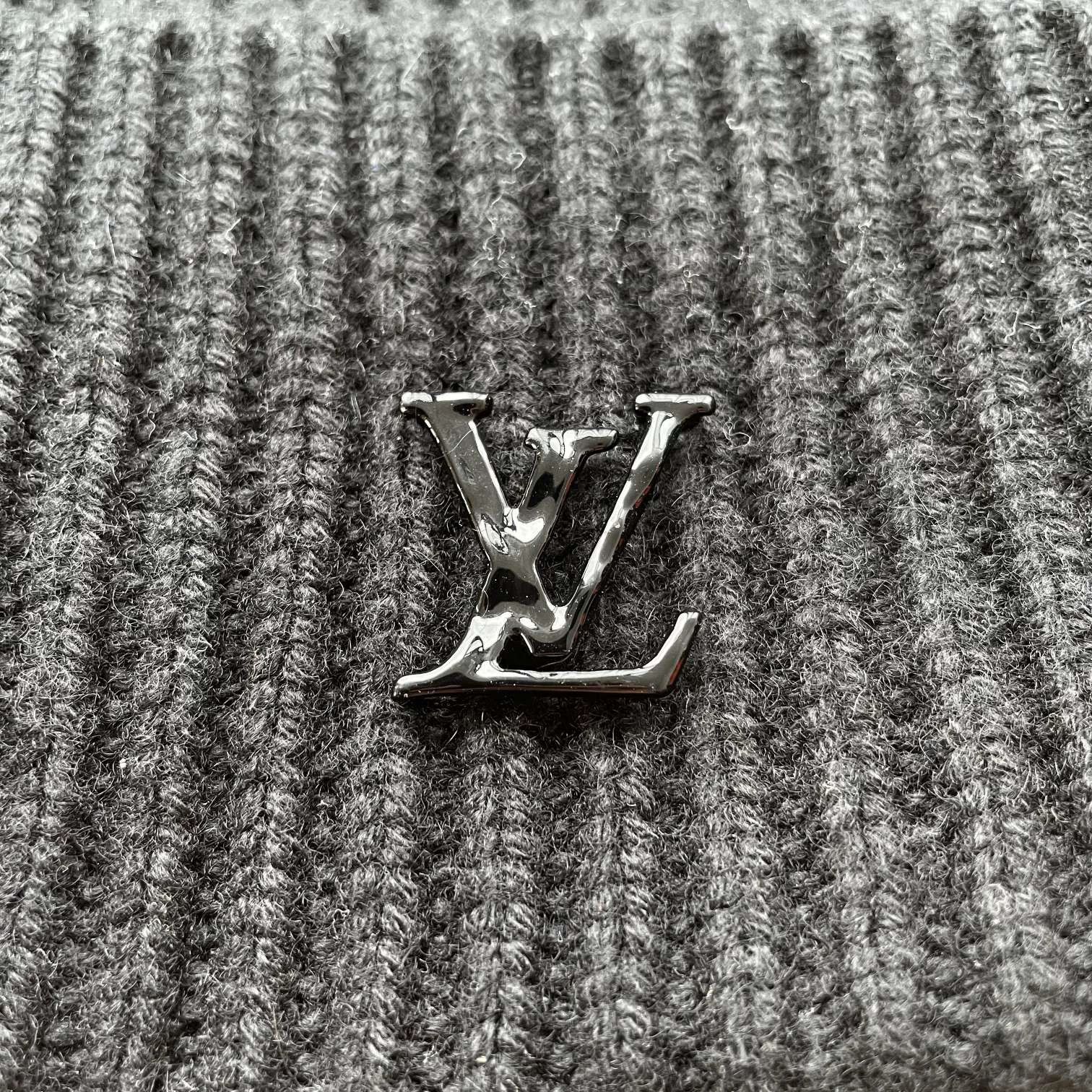Louis Vuitton LV 98 New Knit Cashmere Black Beanie Size ONE SIZE - 4 Thumbnail