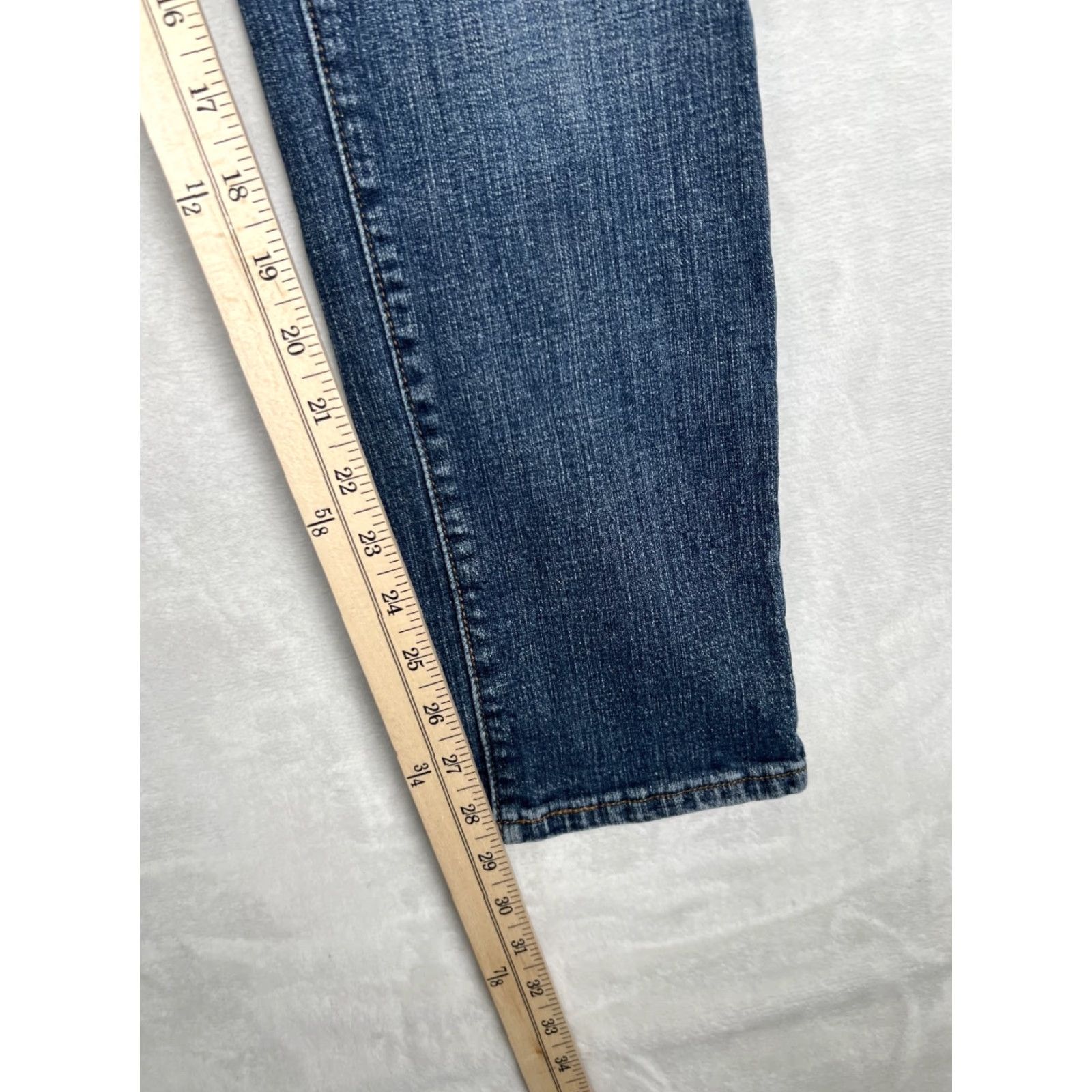 Levi's Levi's Jeans Women's 10S Blue Mid Rise Skinny 30x28 Stretch Denim Casual Jeans Slim 5-Pocket Design Women's Regular Inseam 28" Cotton? Size 32" / US 10 / IT 46 - 2 Thumbnail